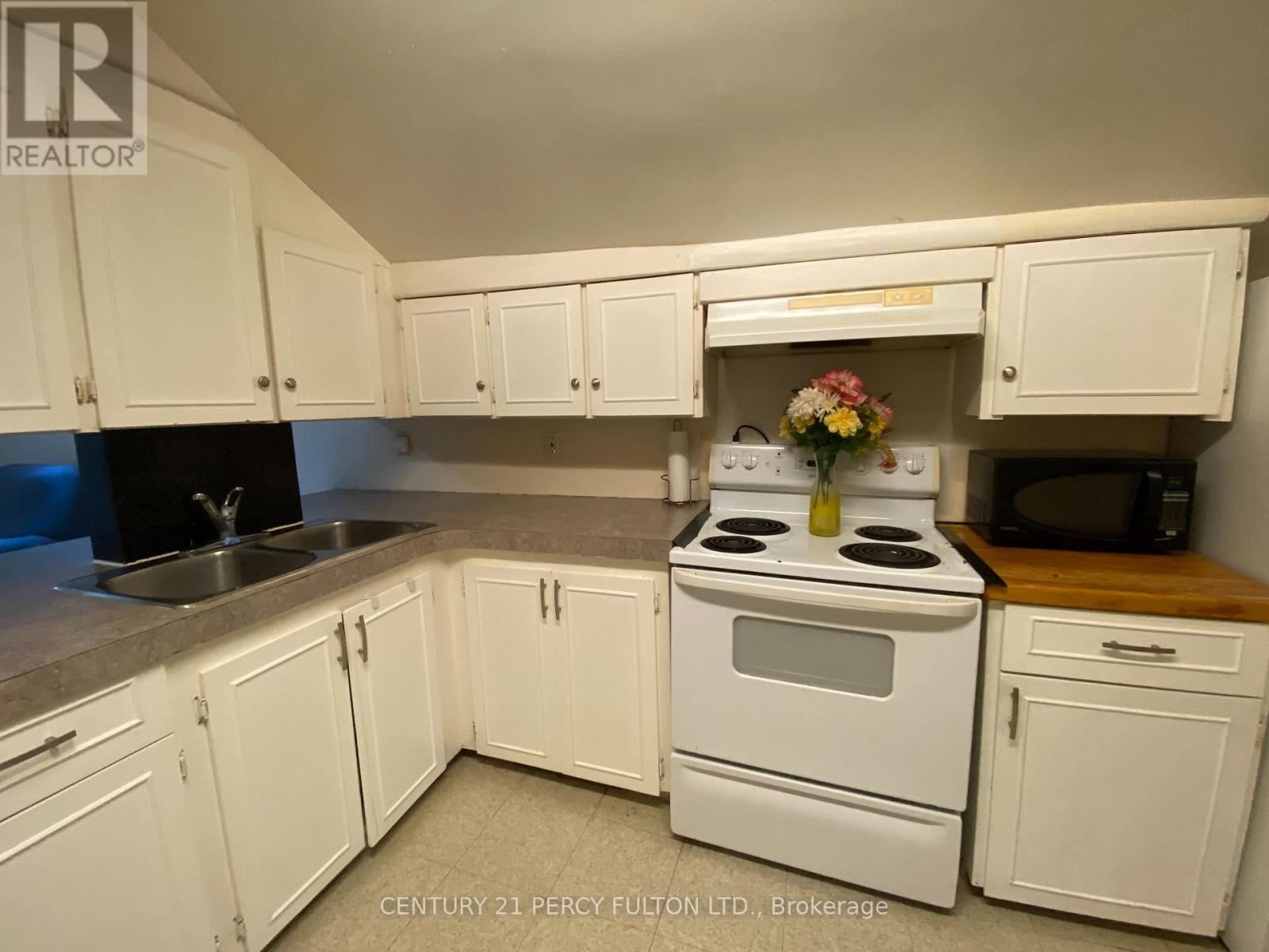3 - 169 Mary Street N Property Photo 6
