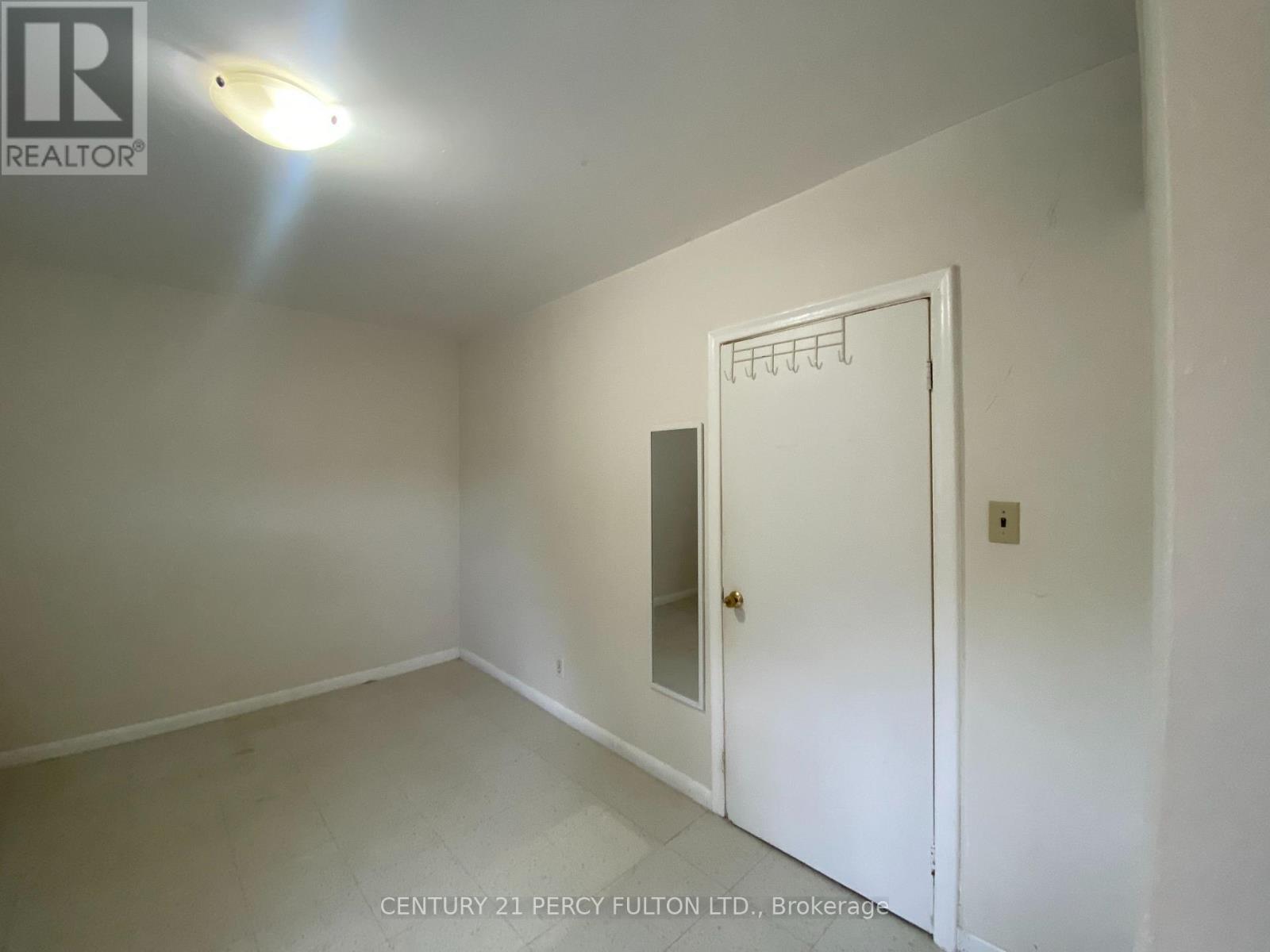 3 - 169 Mary Street N Property Photo 14