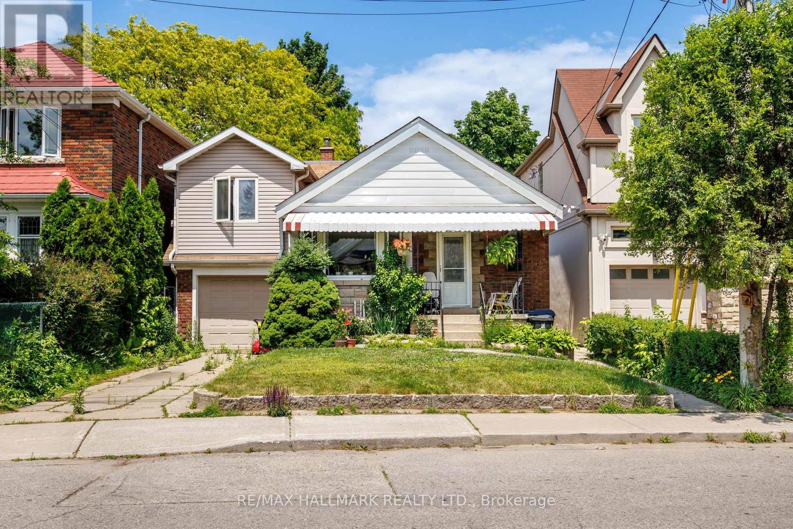 8 DAVIES CRESCENT Property Photo 1