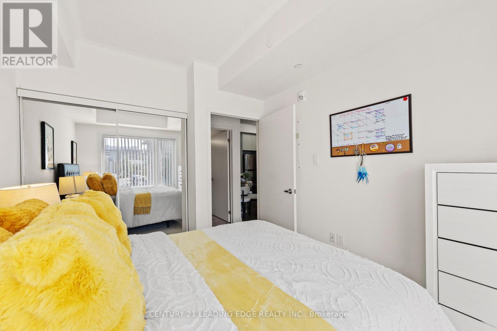 207 - 20 Orchid Place Drive Property Photo 12