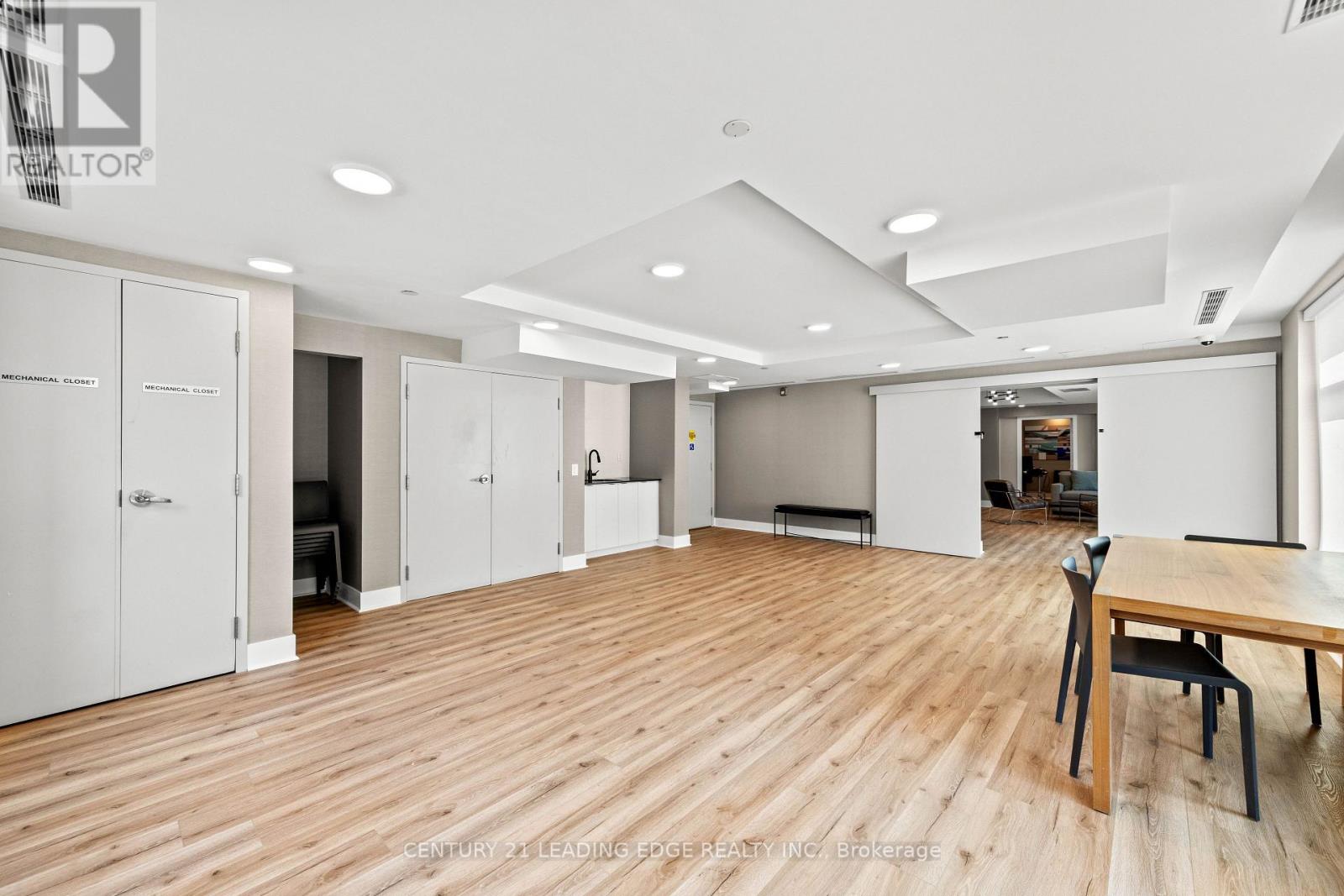 207 - 20 Orchid Place Drive Property Photo 17