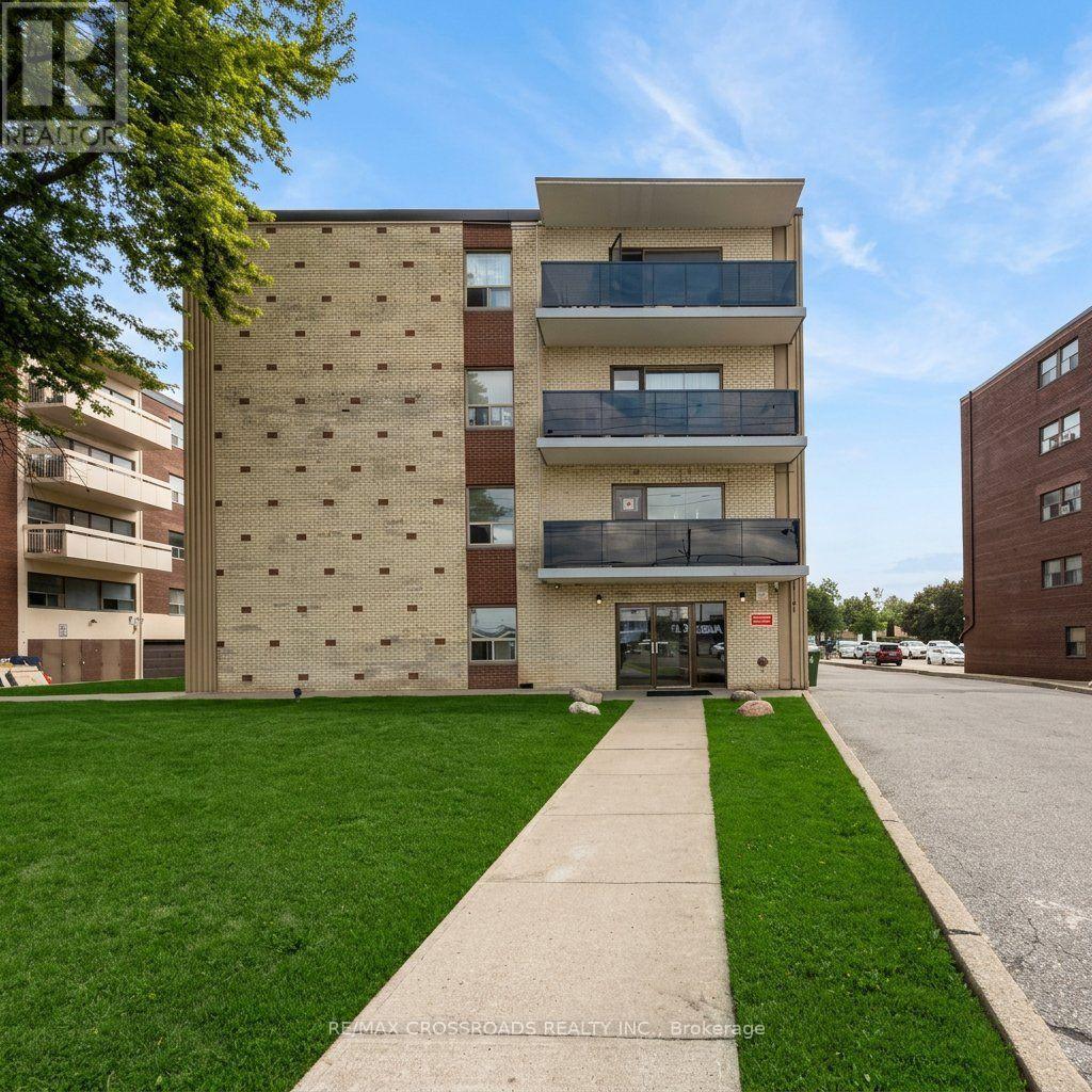 203 - 1181 Ellesmere Road Photo de la propriété 1