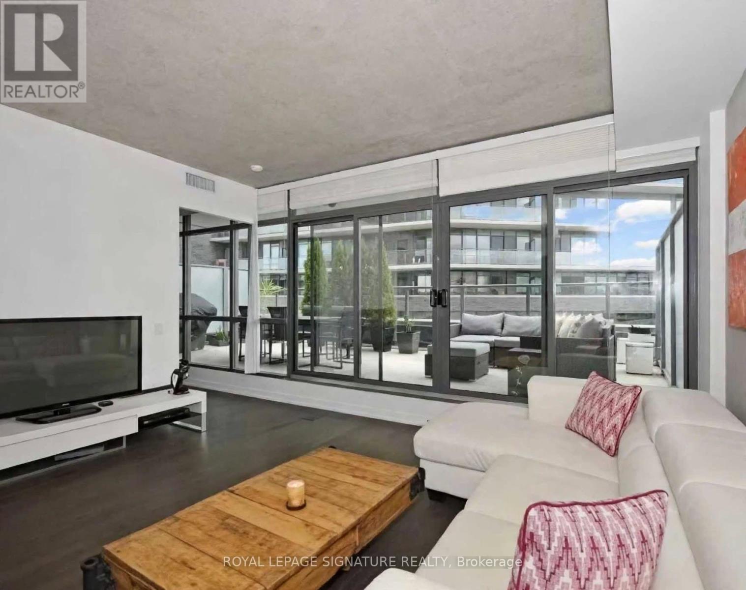 310 - 319 Carlaw Avenue Property Photo 8