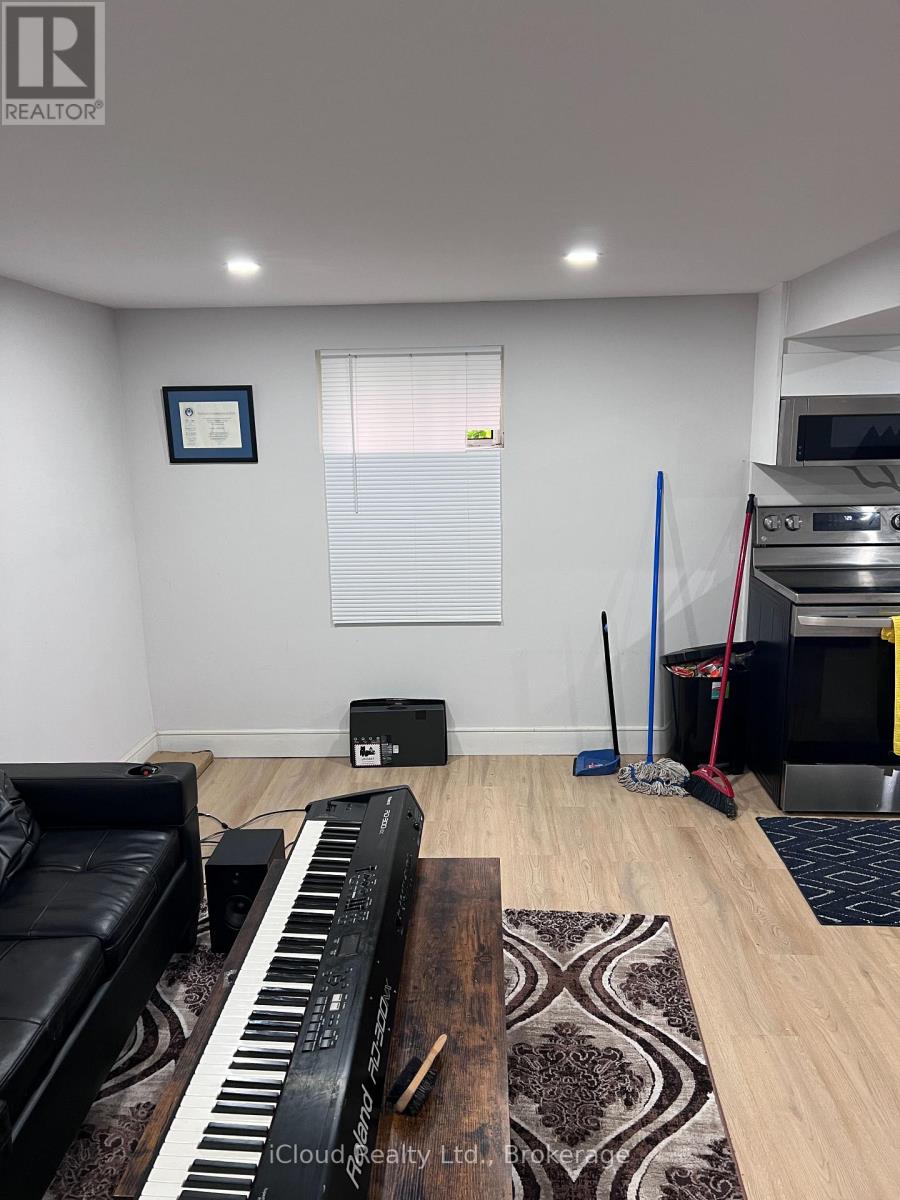 736 Annland Street Property Photo 3
