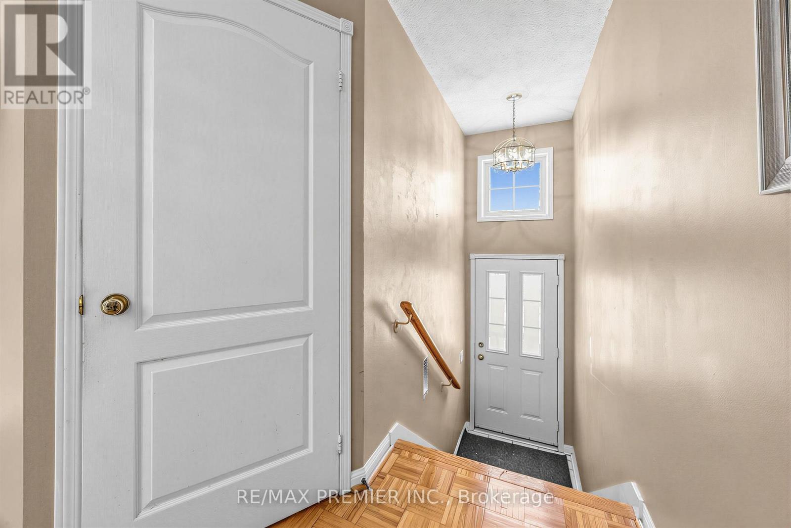 602 - 1400 The Esplanade N Property Photo 2