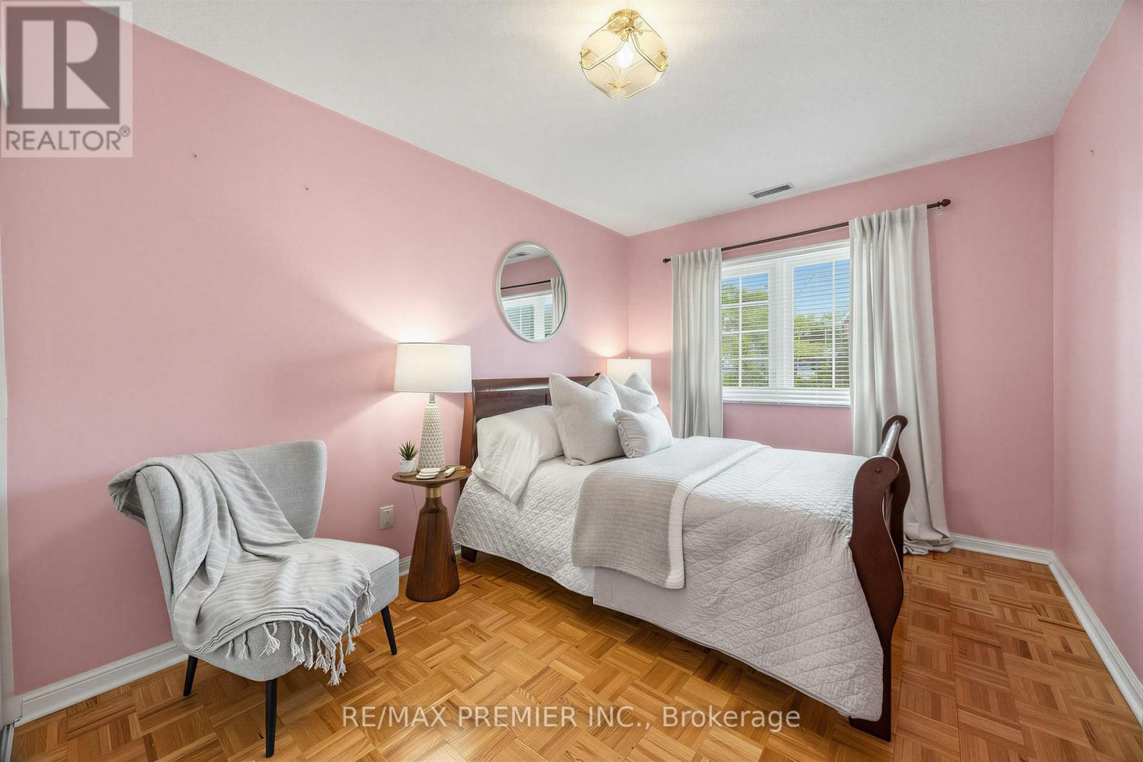 602 - 1400 The Esplanade N Property Photo 6