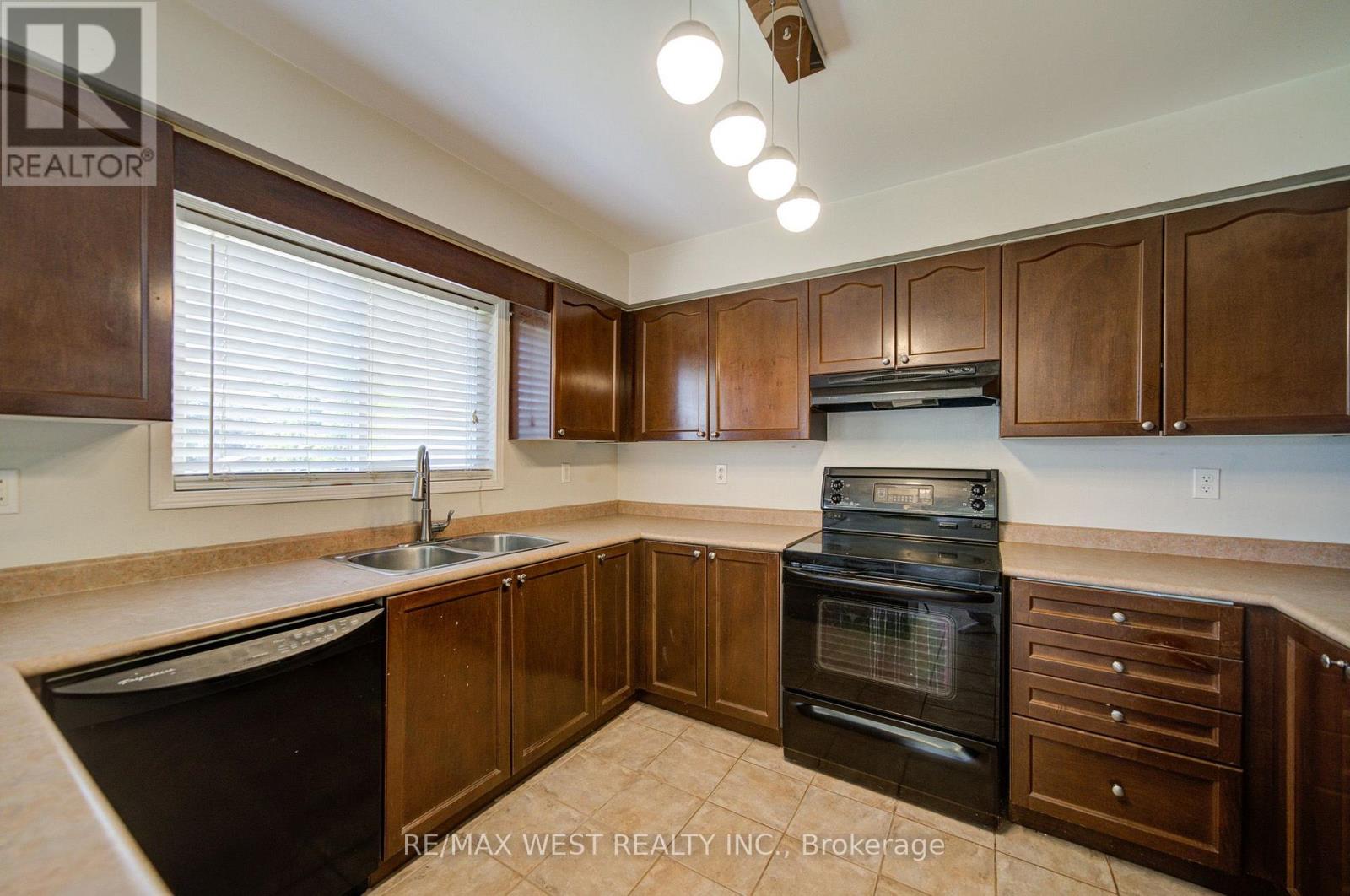 143 Allworth Crescent Property Photo 11