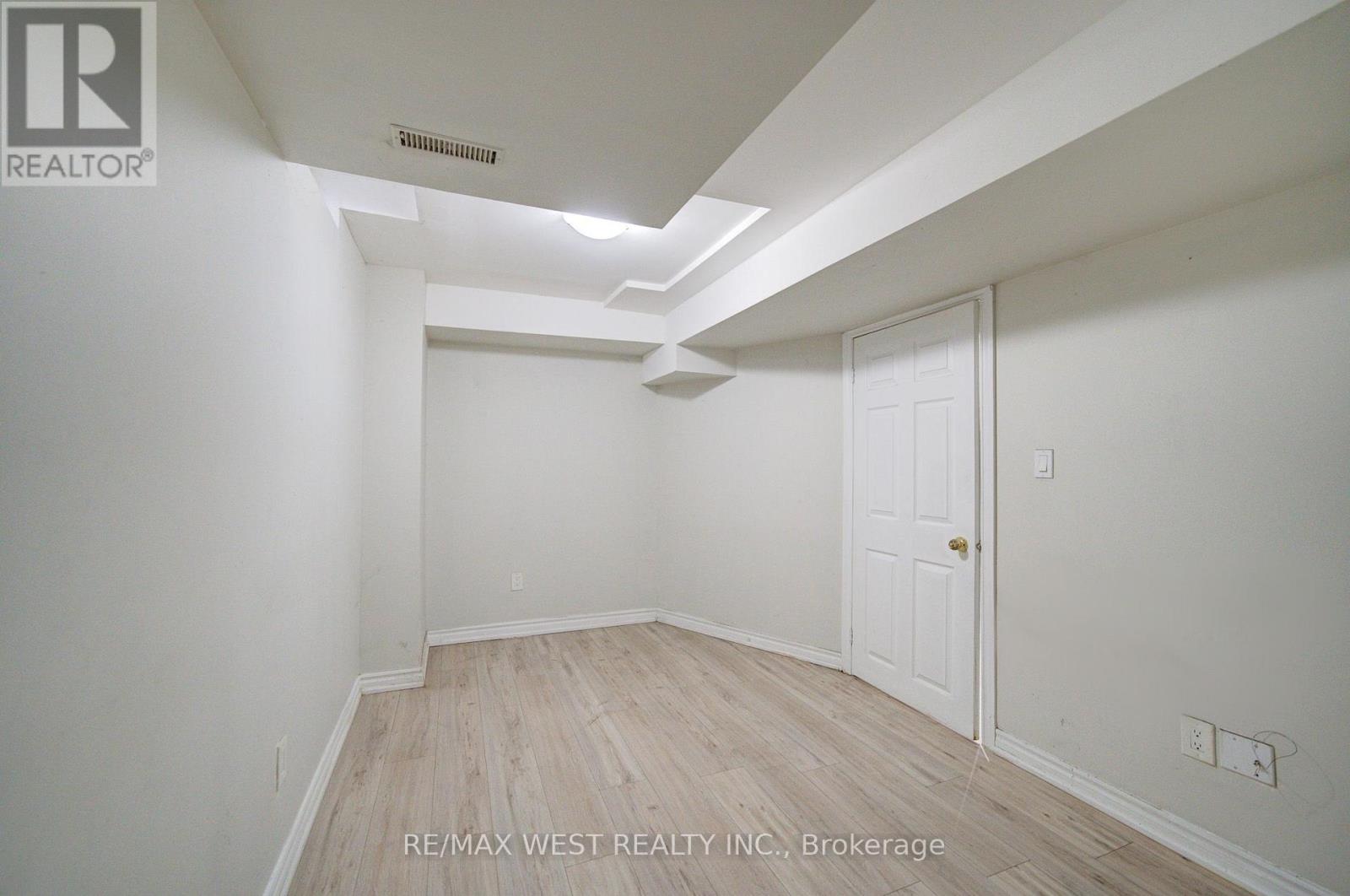 143 Allworth Crescent Property Photo 24
