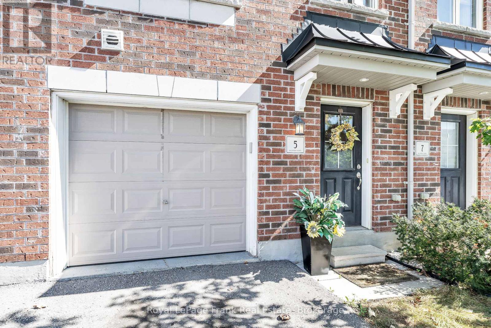 5 Markham Trail Property Photo 2