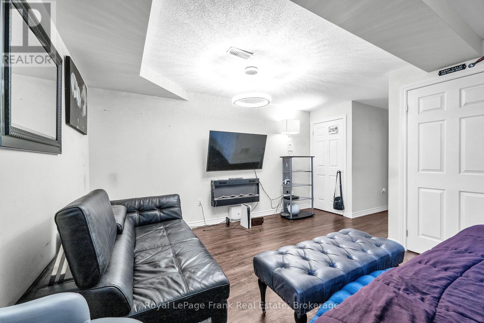 5 Markham Trail Property Photo 6