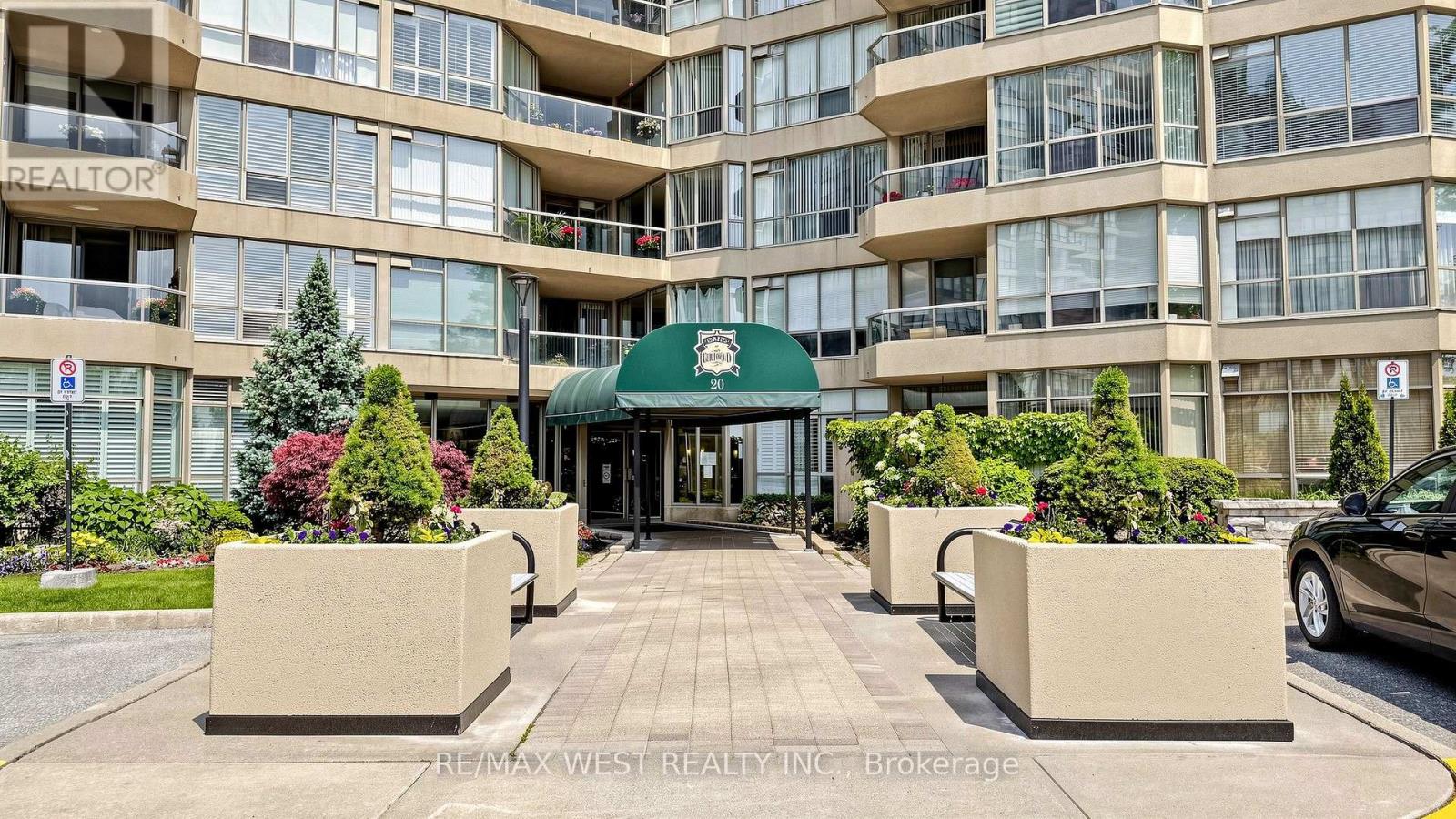 706 - 20 GUILDWOOD PARKWAY Property Photo 1