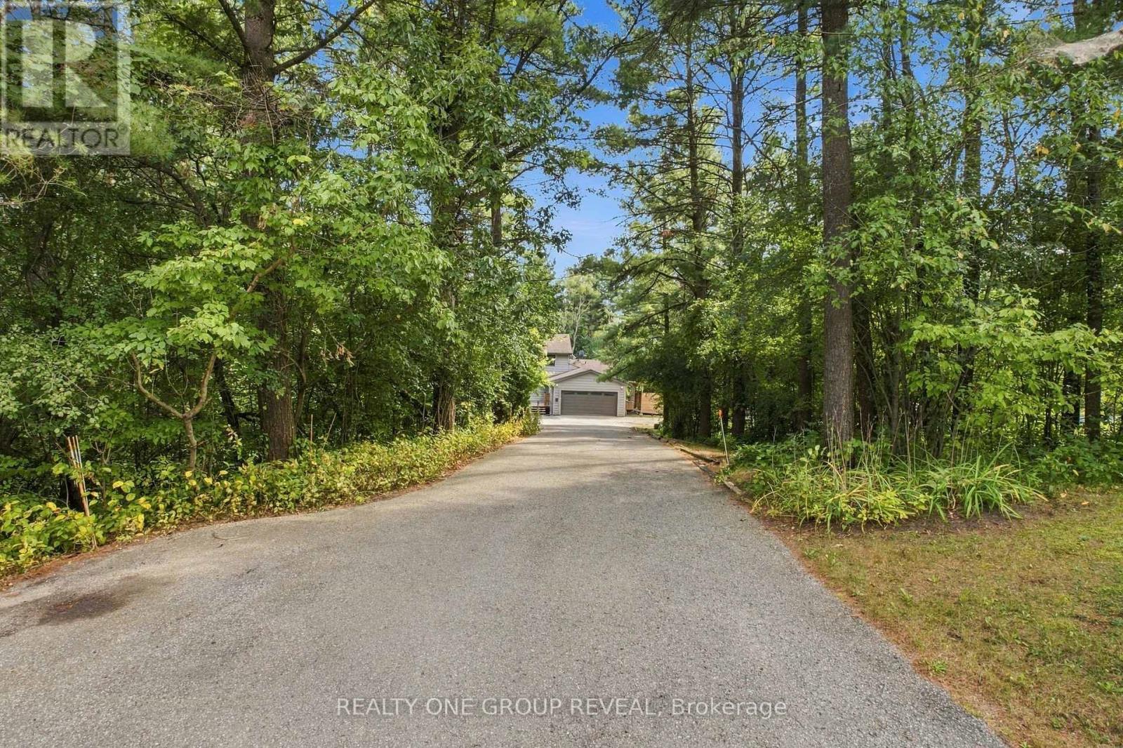 2163 Boundary Road Property Photo 2