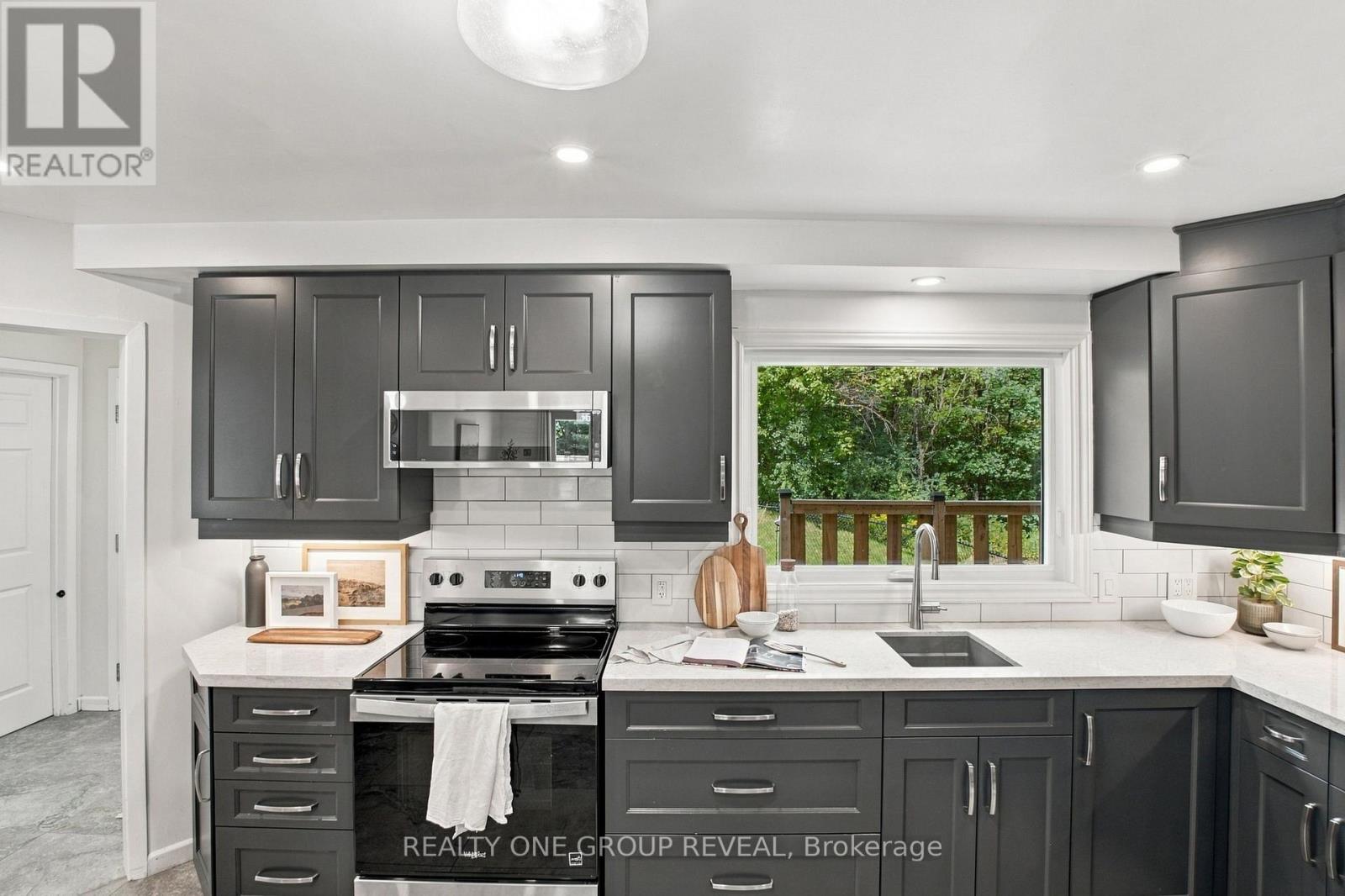 2163 Boundary Road Property Photo 6