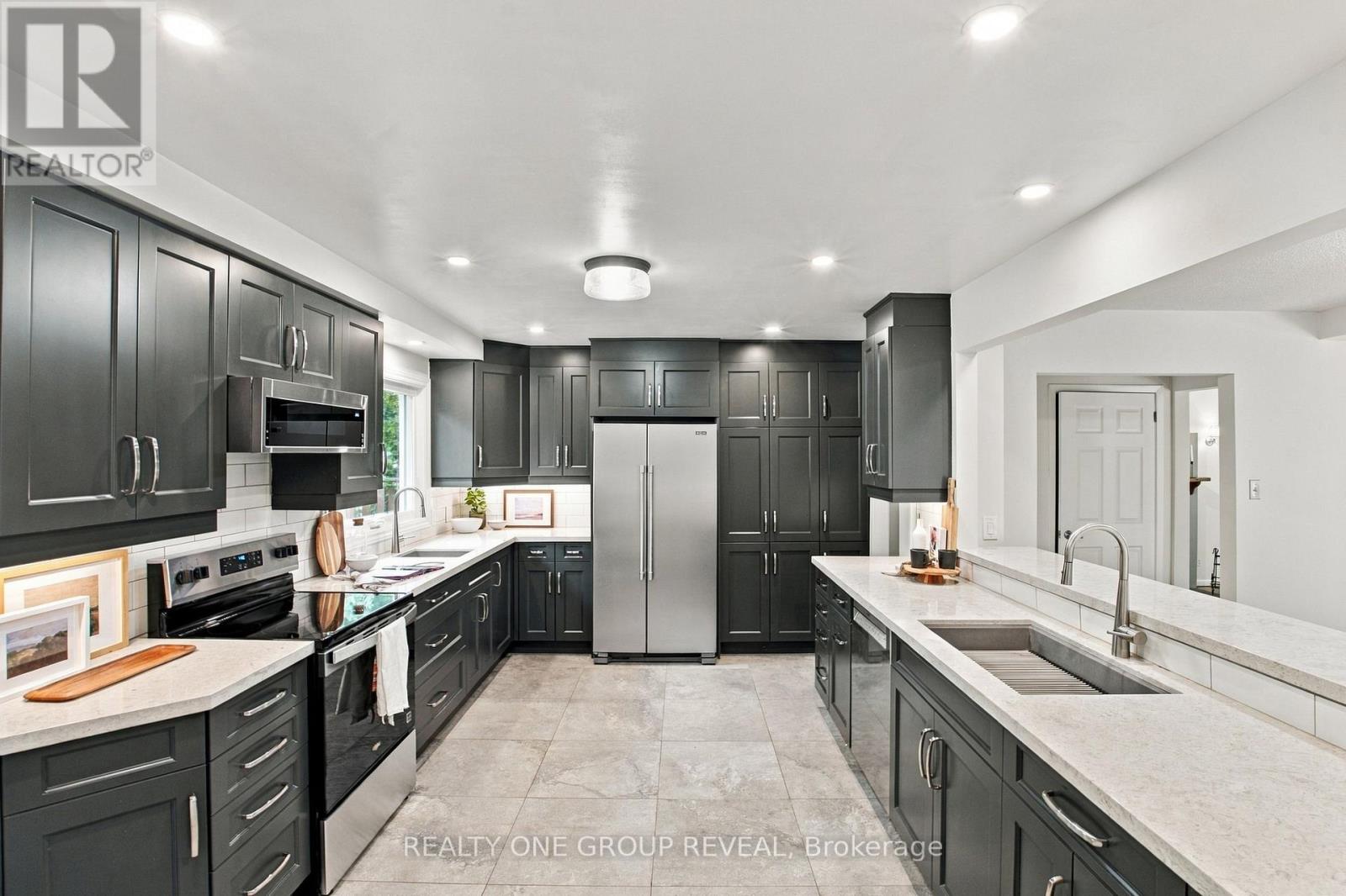 2163 Boundary Road Property Photo 9