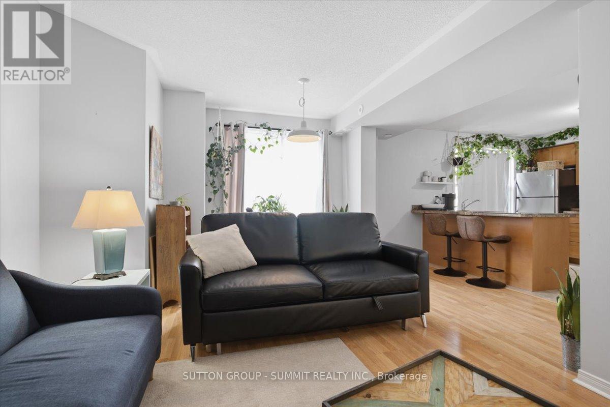 201 - 25 Strangford Lane Property Photo 5