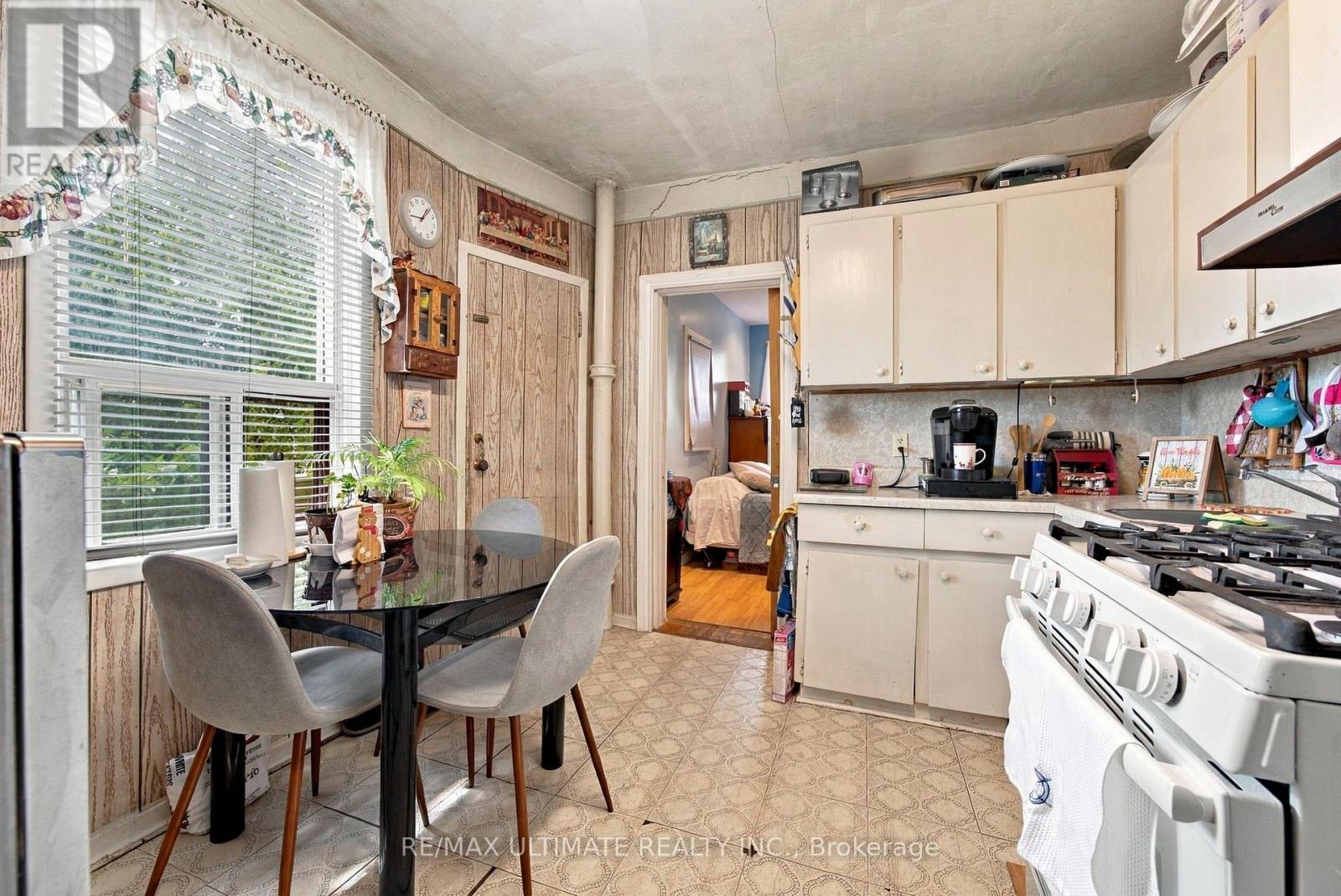 426 Woodfield Road Property Photo 7