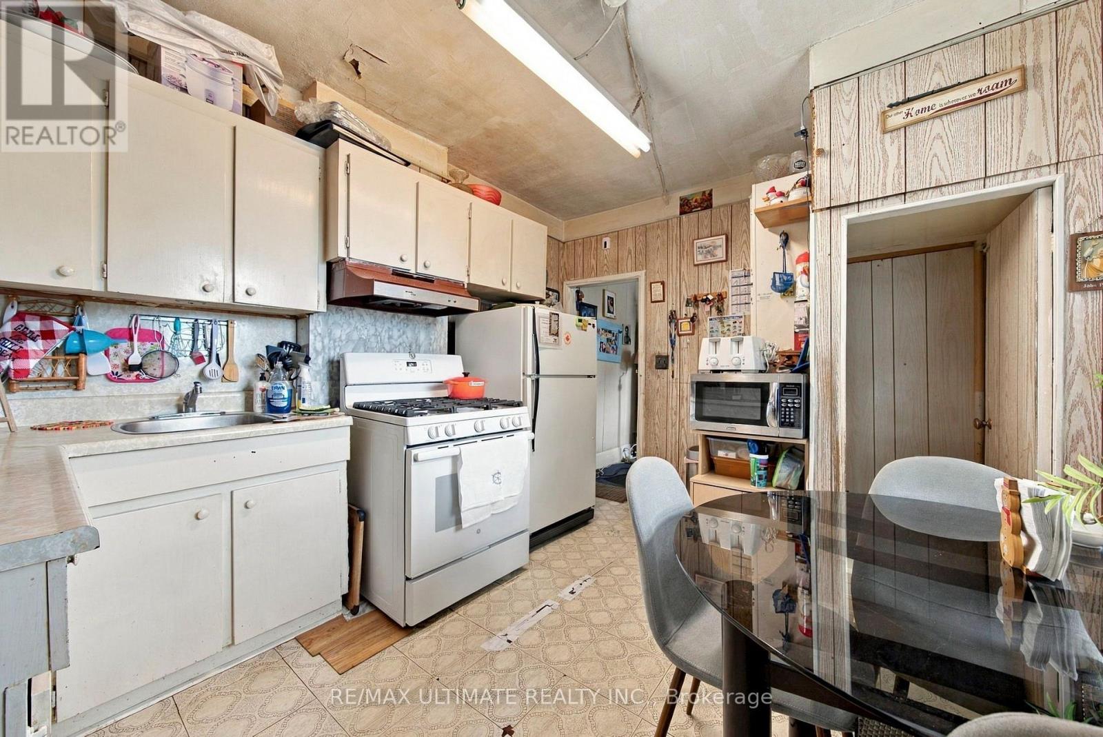 426 Woodfield Road Property Photo 8