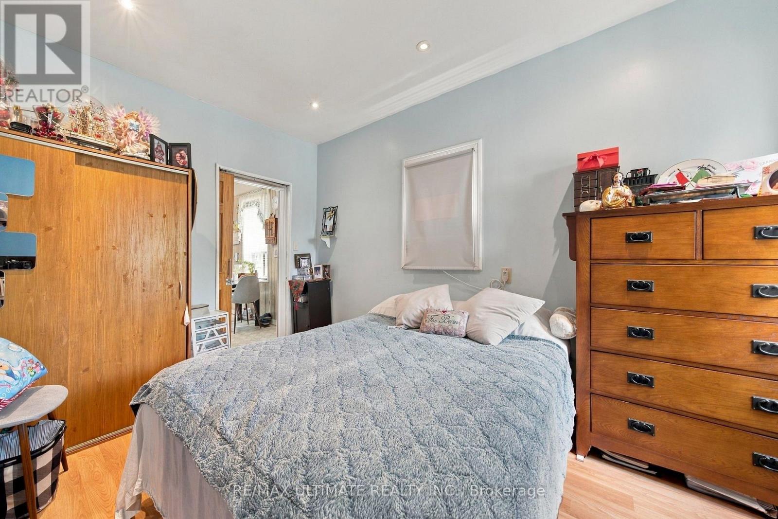 426 Woodfield Road Property Photo 11