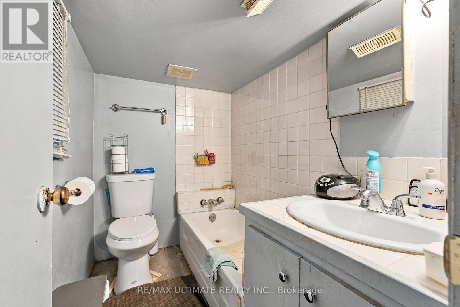 426 Woodfield Road Property Photo 15