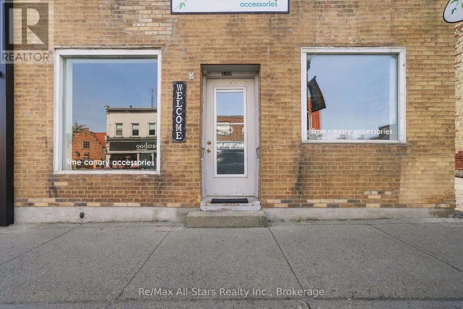 160 Queen Street Property Photo 2