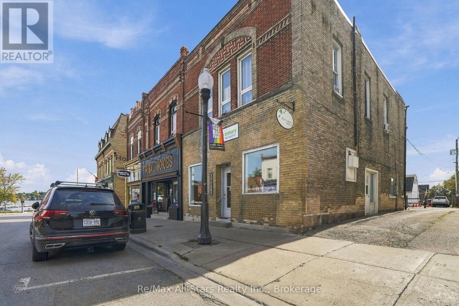 160 Queen Street Property Photo 3