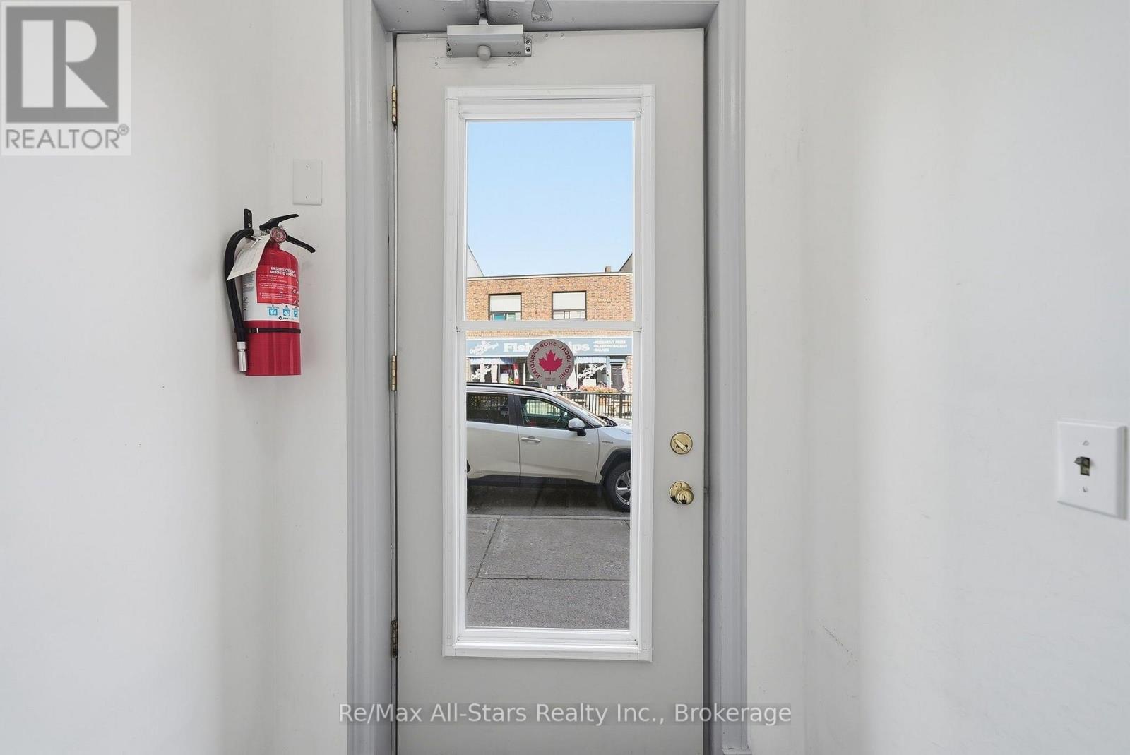 160 Queen Street Property Photo 5