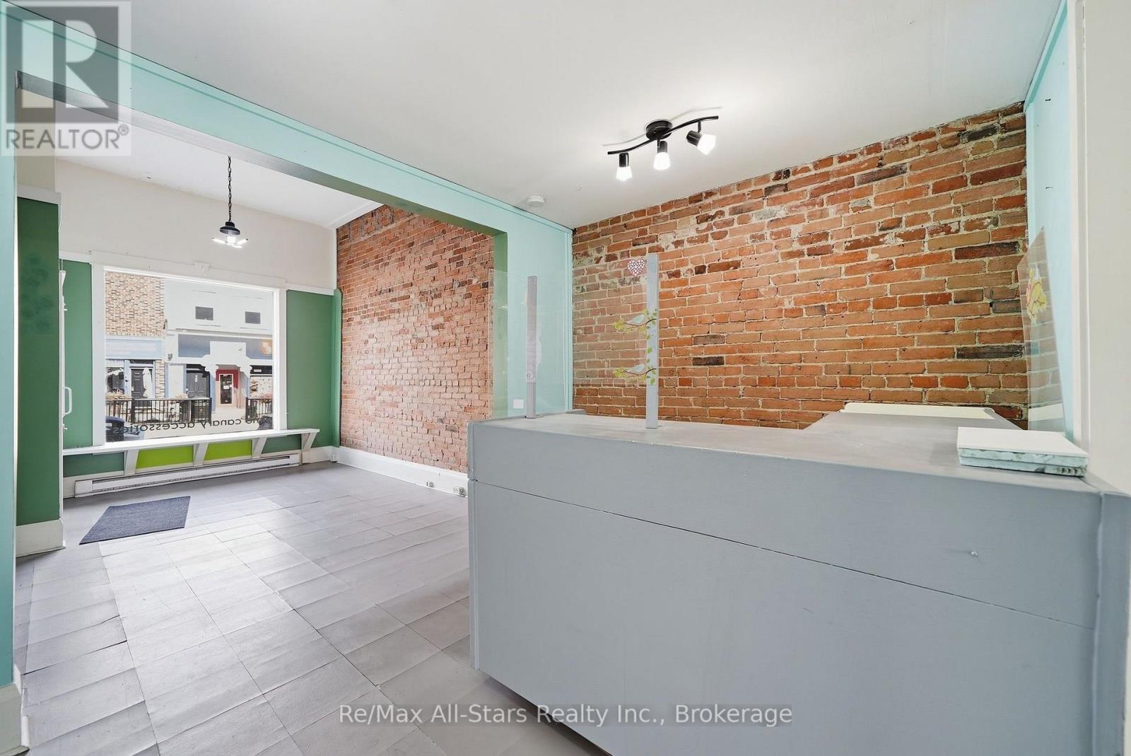 160 Queen Street Property Photo 10