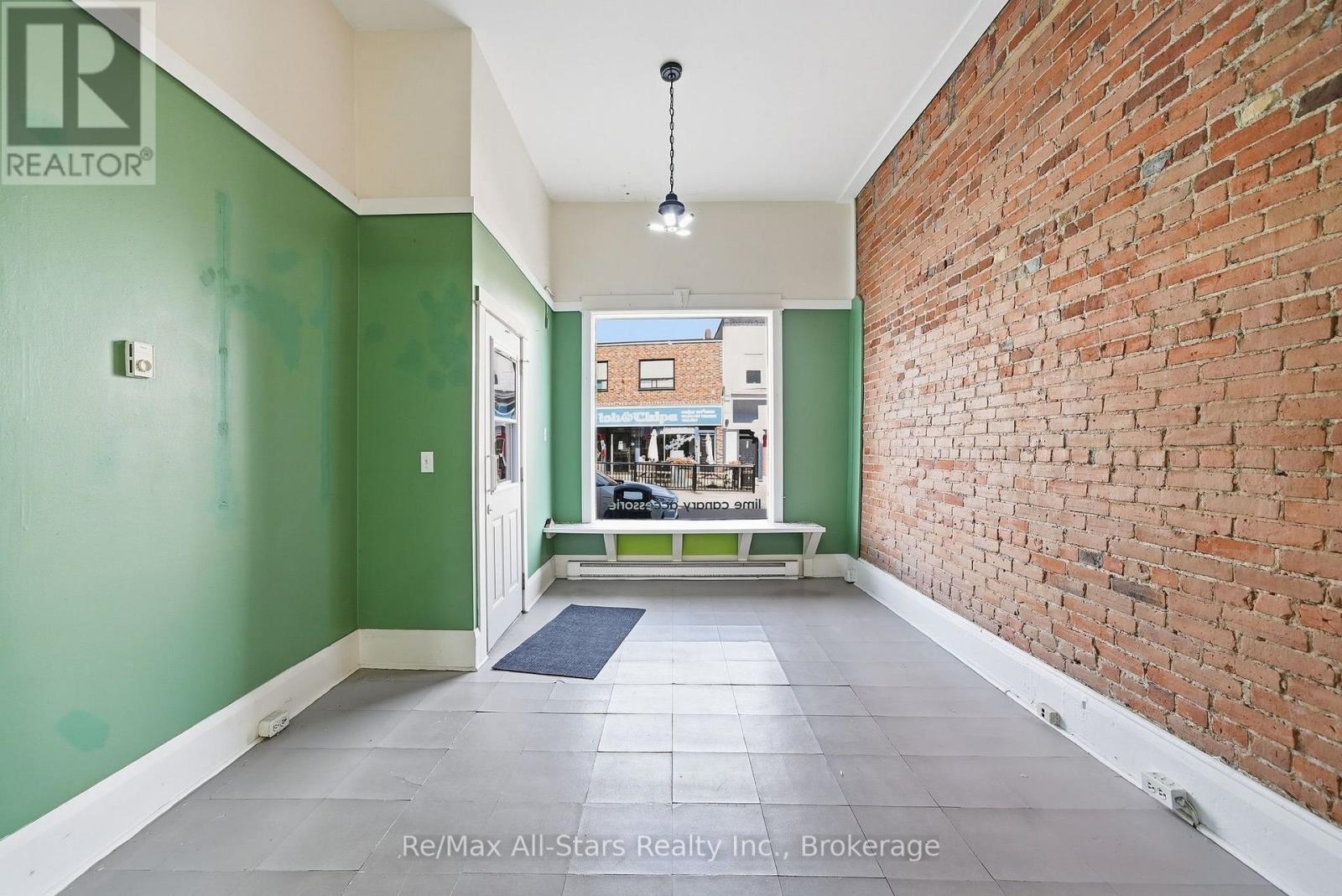 160 Queen Street Property Photo 13