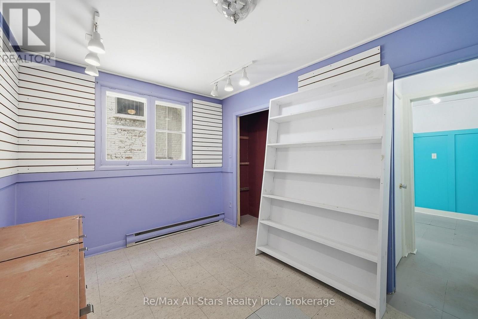 160 Queen Street Property Photo 14