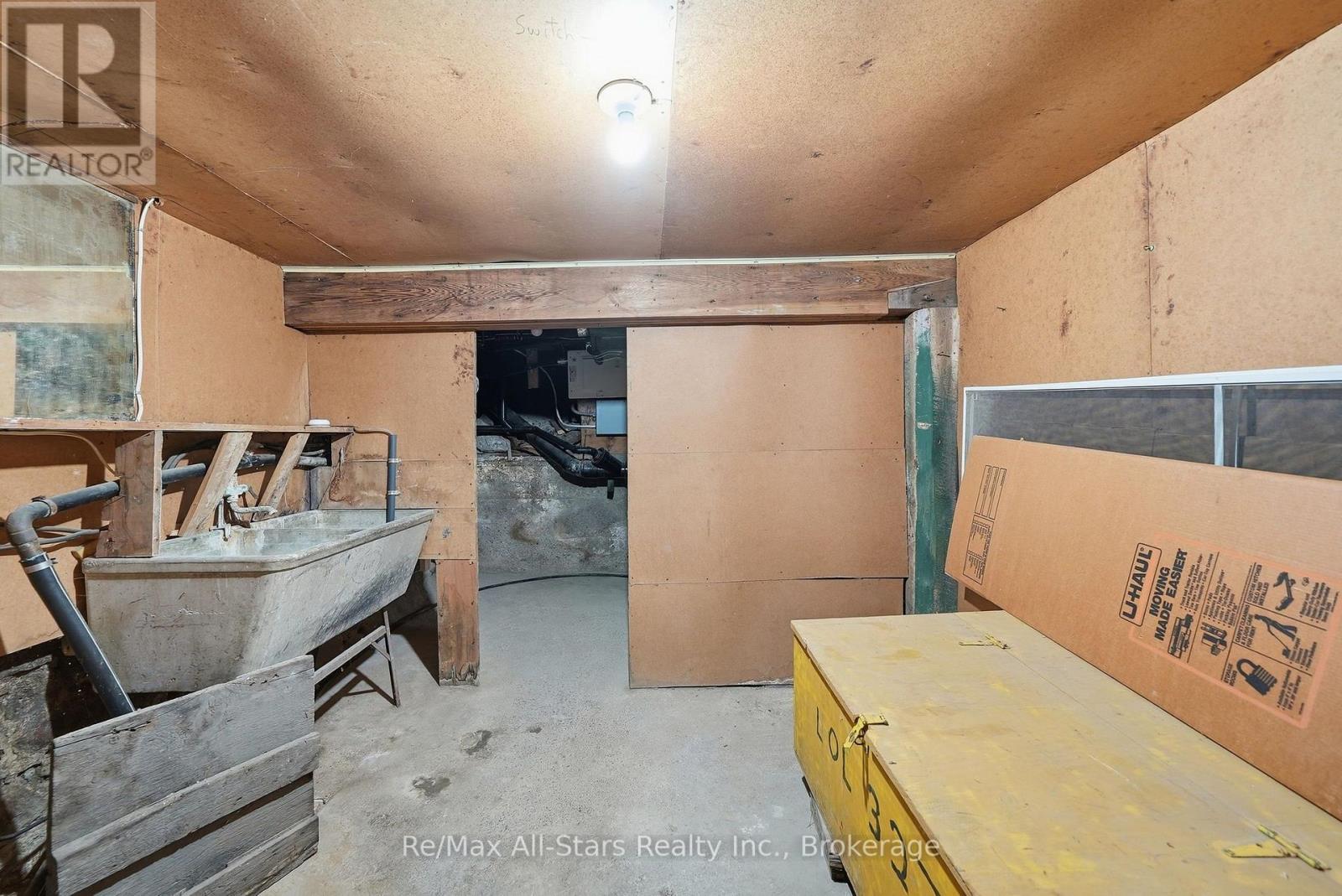 160 Queen Street Property Photo 17