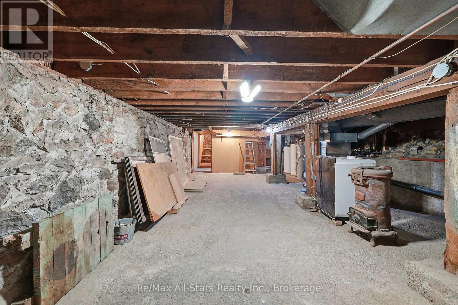 160 Queen Street Property Photo 19