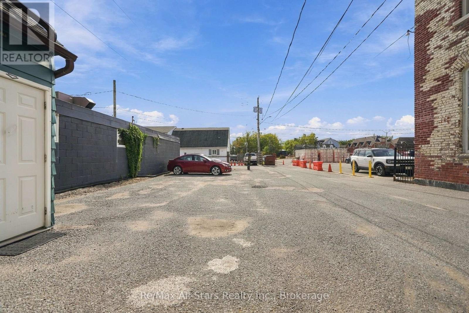 160 Queen Street Property Photo 24