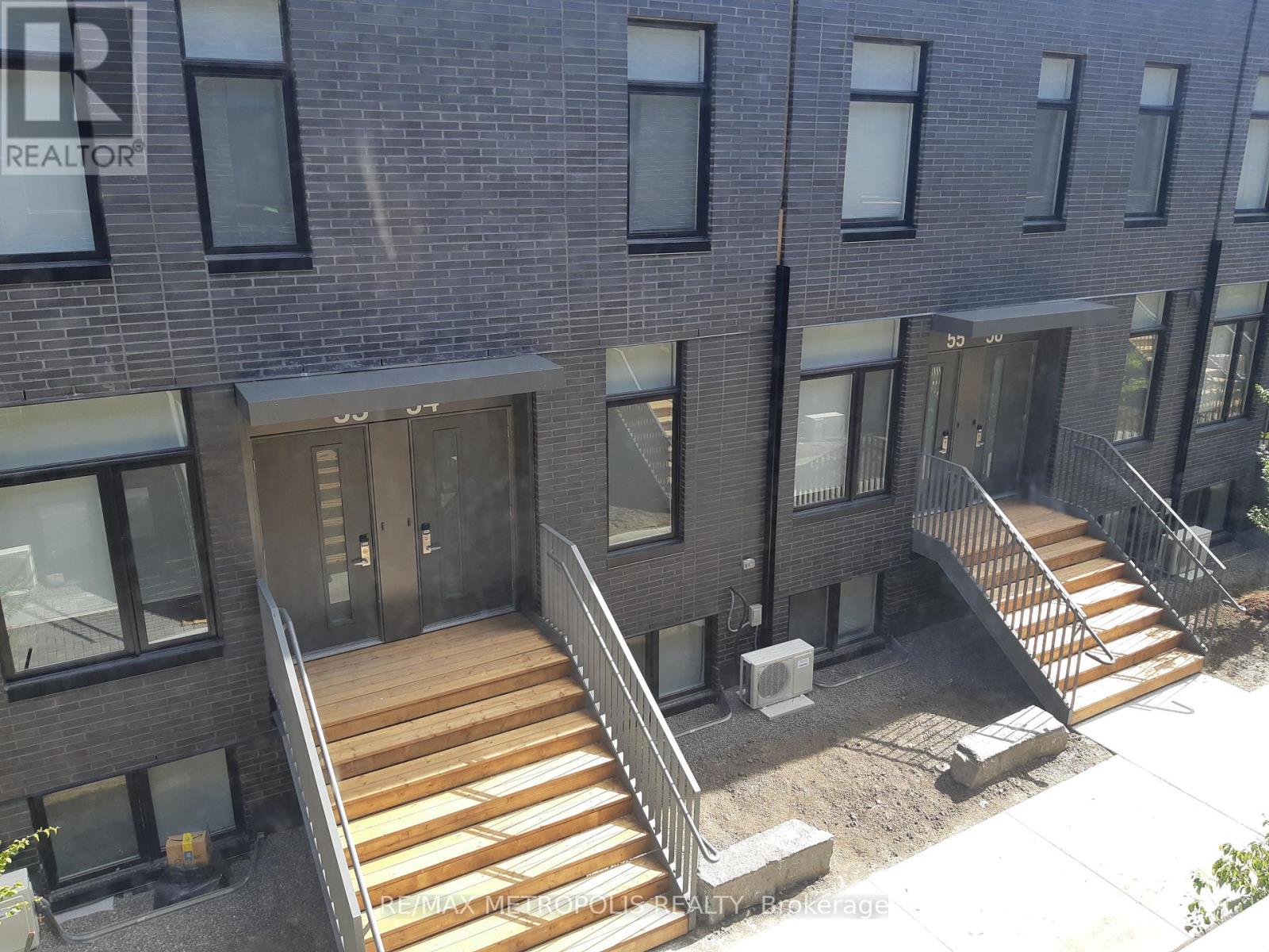 70 - 1760 Simcoe Street Property Photo 1