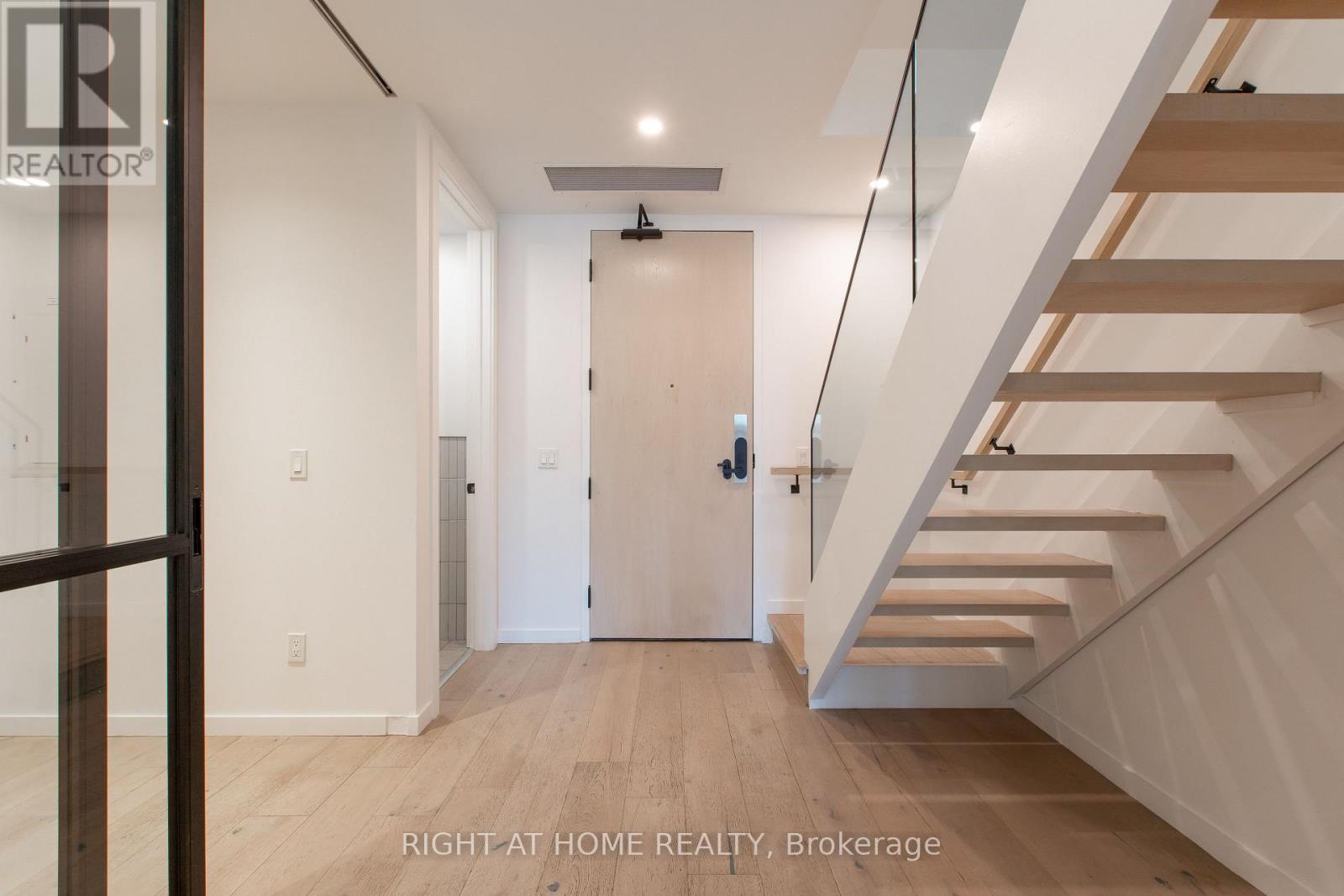 301 - 778 Queen Street E Property Photo 2