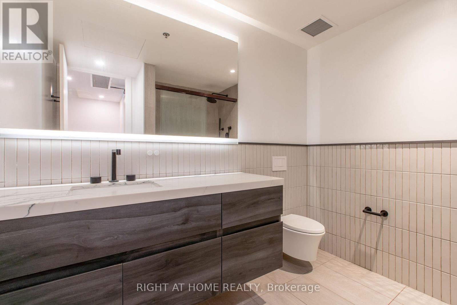 301 - 778 Queen Street E Property Photo 5