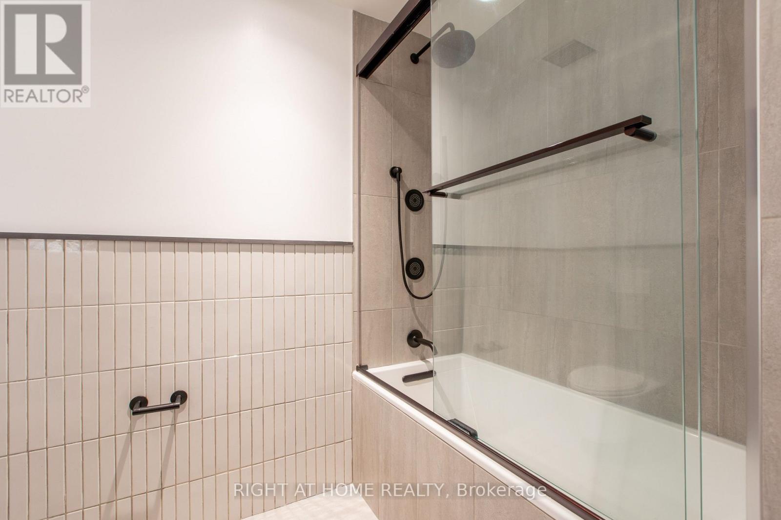 301 - 778 Queen Street E Property Photo 6