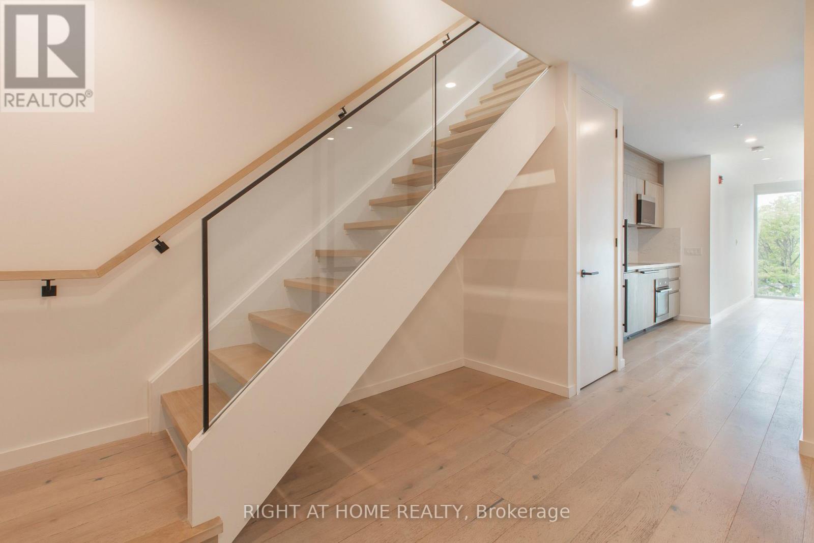 301 - 778 Queen Street E Property Photo 7