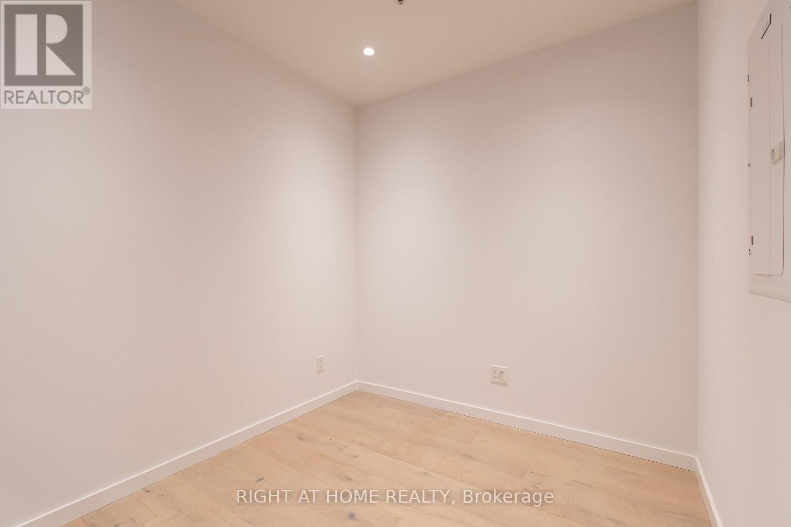 301 - 778 Queen Street E Property Photo 8