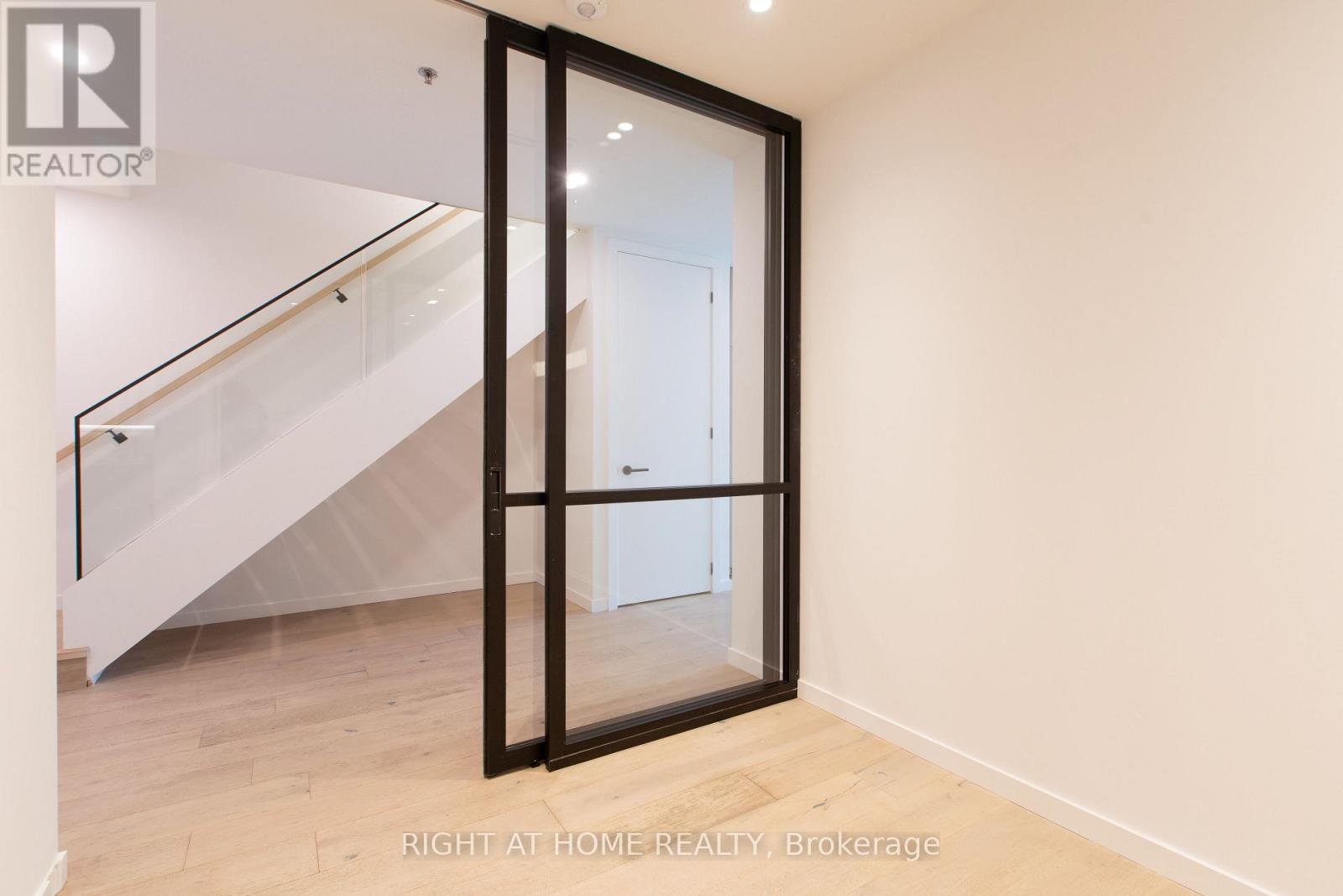 301 - 778 Queen Street E Property Photo 9