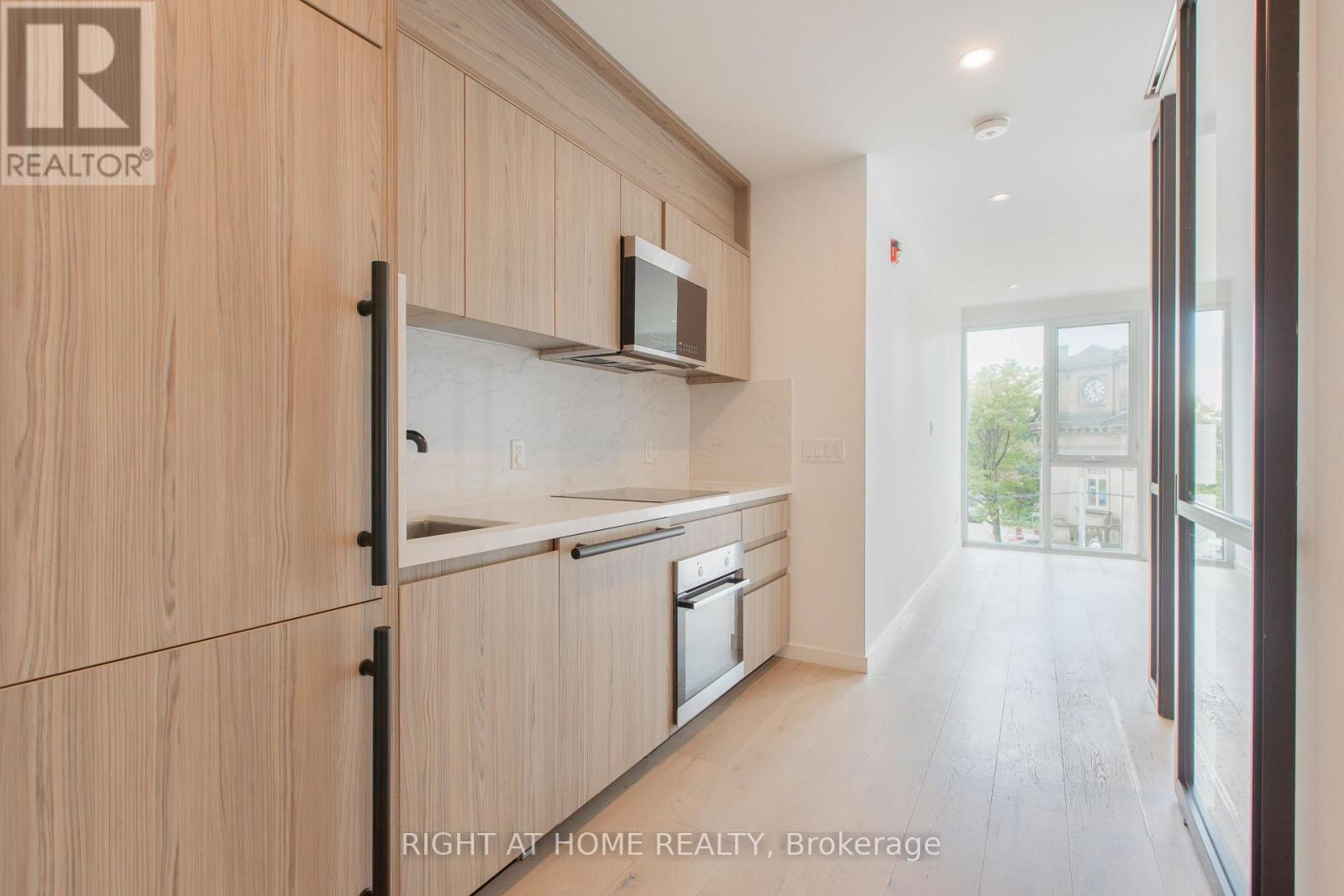 301 - 778 Queen Street E Property Photo 11