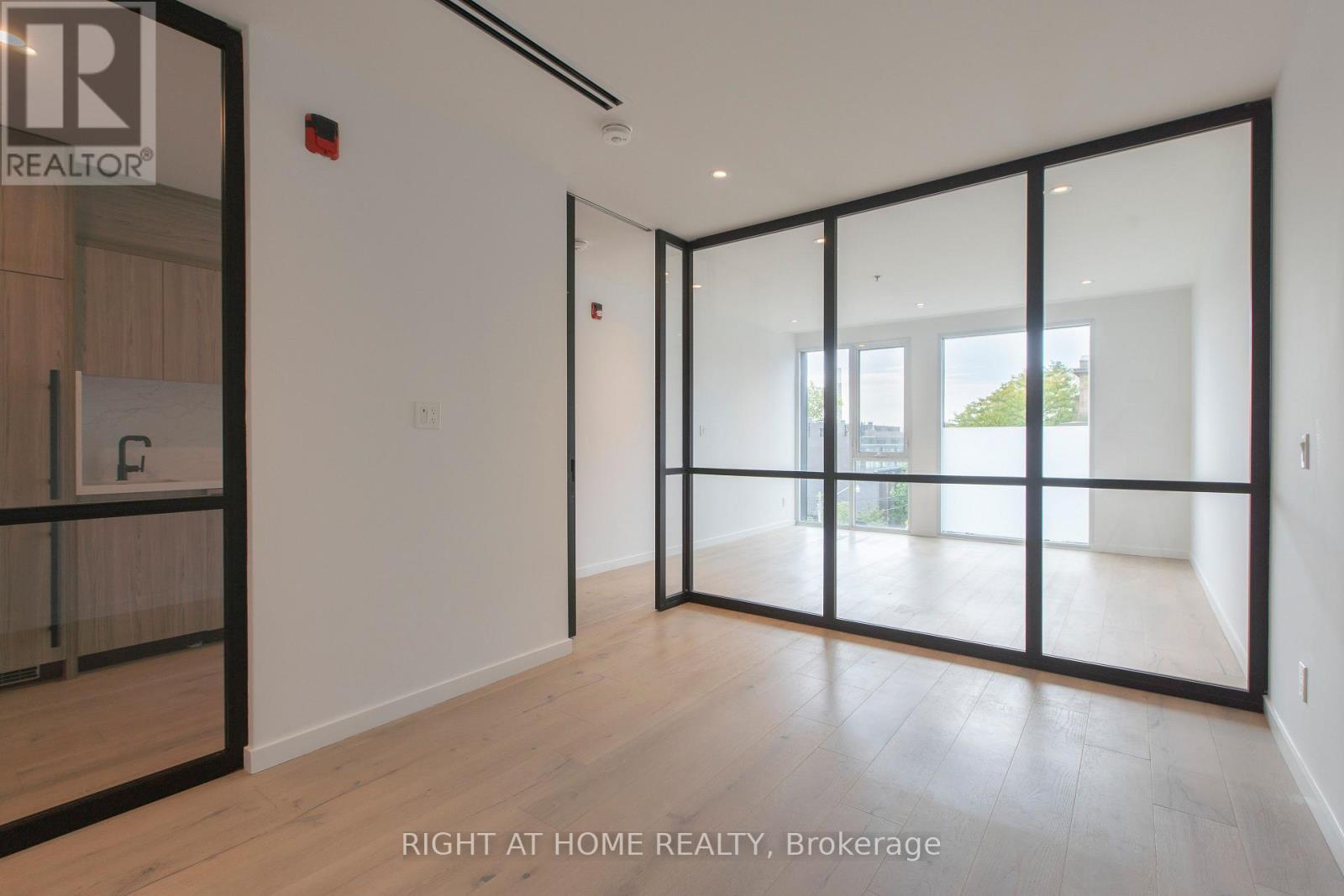 301 - 778 Queen Street E Property Photo 15