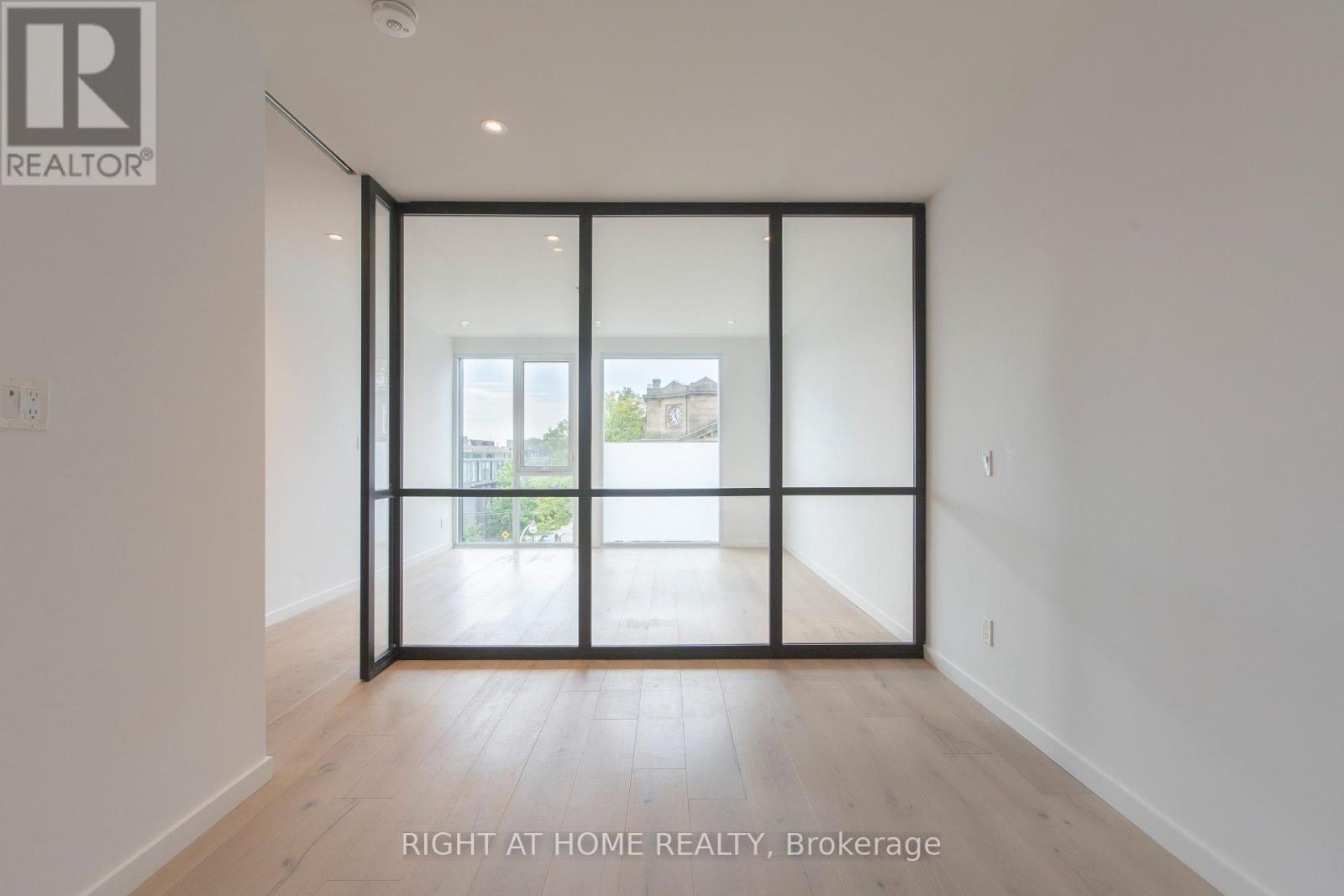 301 - 778 Queen Street E Property Photo 16