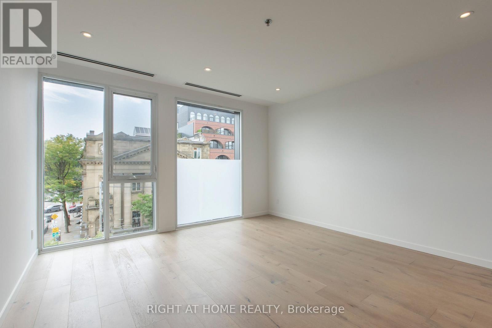 301 - 778 Queen Street E Property Photo 17