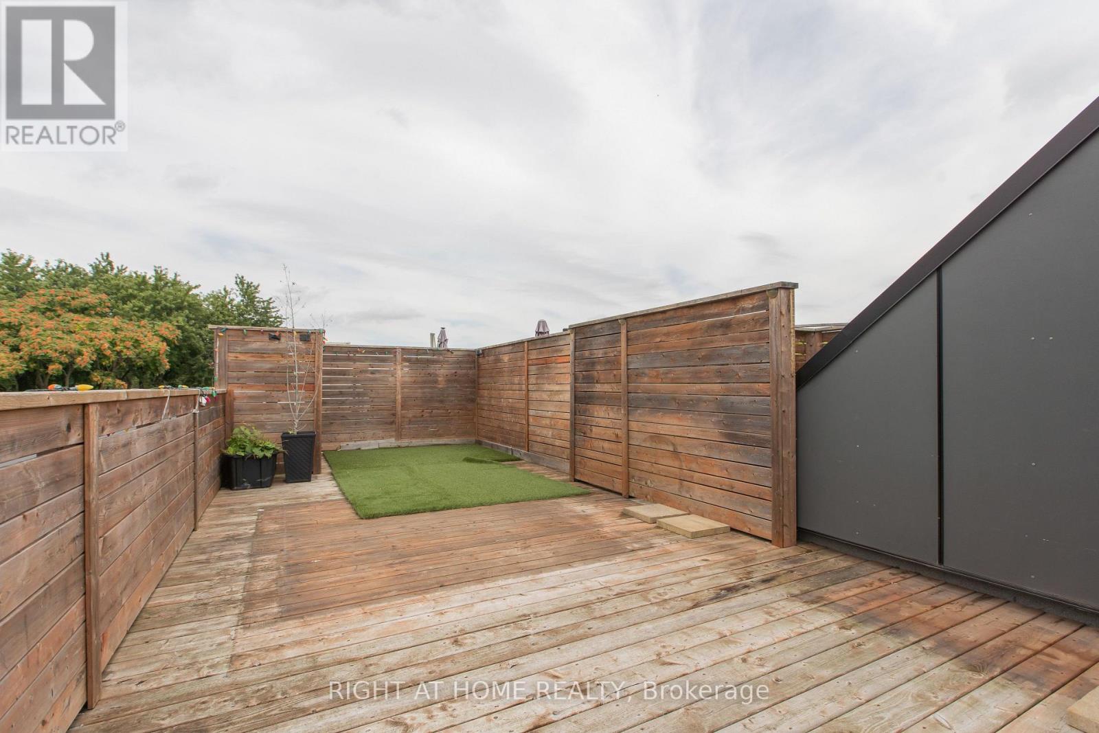 301 - 778 Queen Street E Property Photo 21
