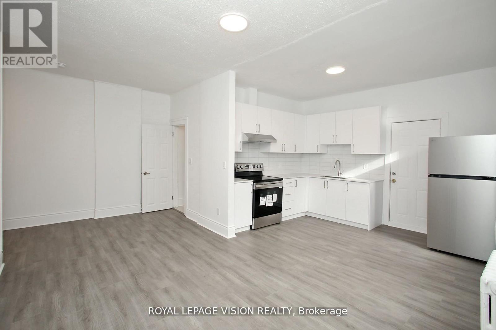 Upper - 819 Pape Avenue Property Photo 10