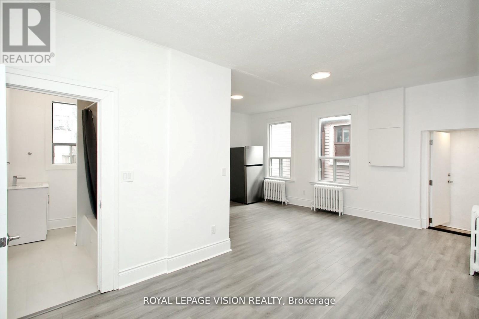 Upper - 819 Pape Avenue Property Photo 11