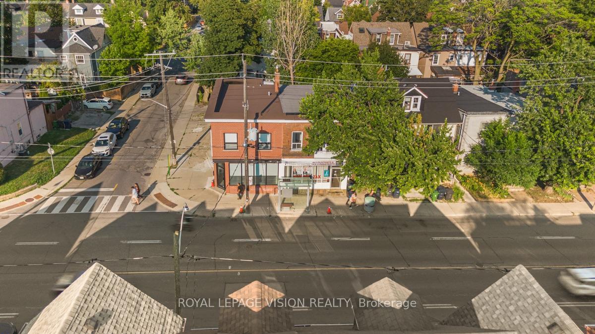 Upper - 819 Pape Avenue Property Photo 15
