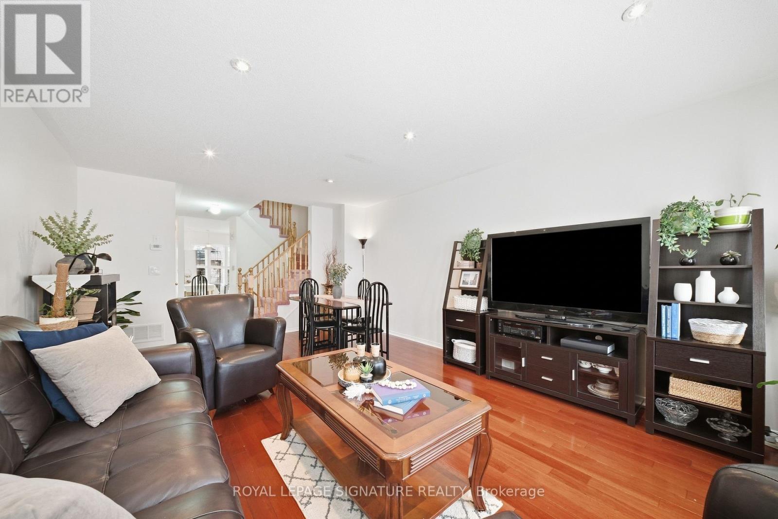 552 - 83 Mondeo Drive Property Photo 5