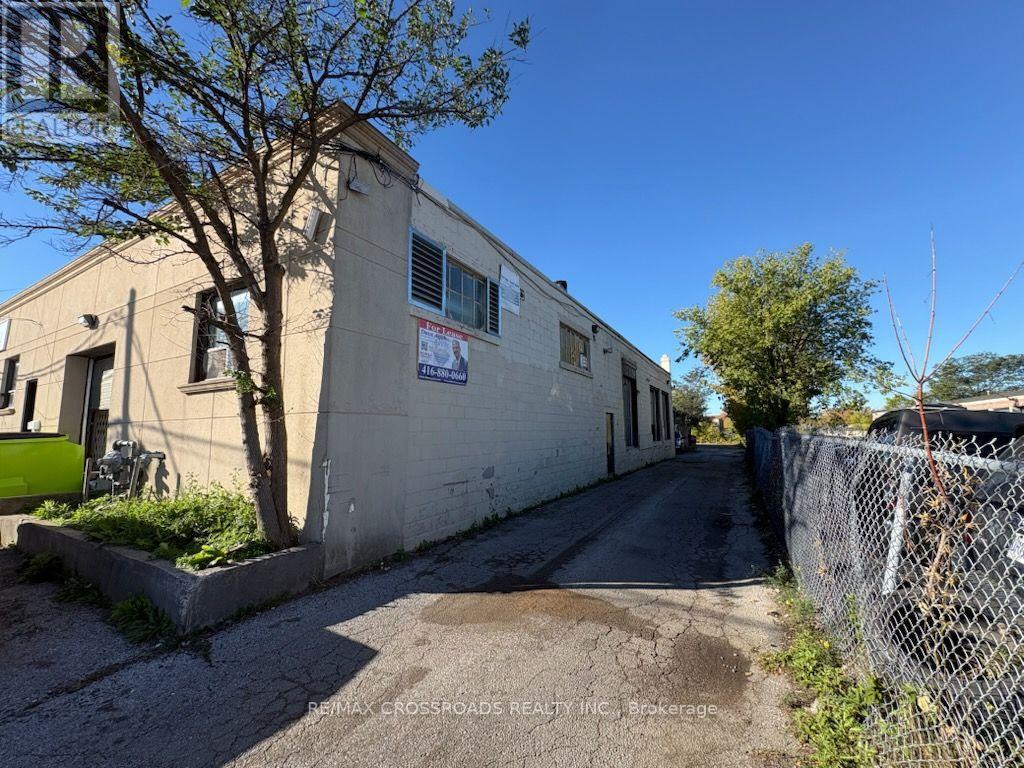 2-5 - 446 Birchmount Road Property Photo 9