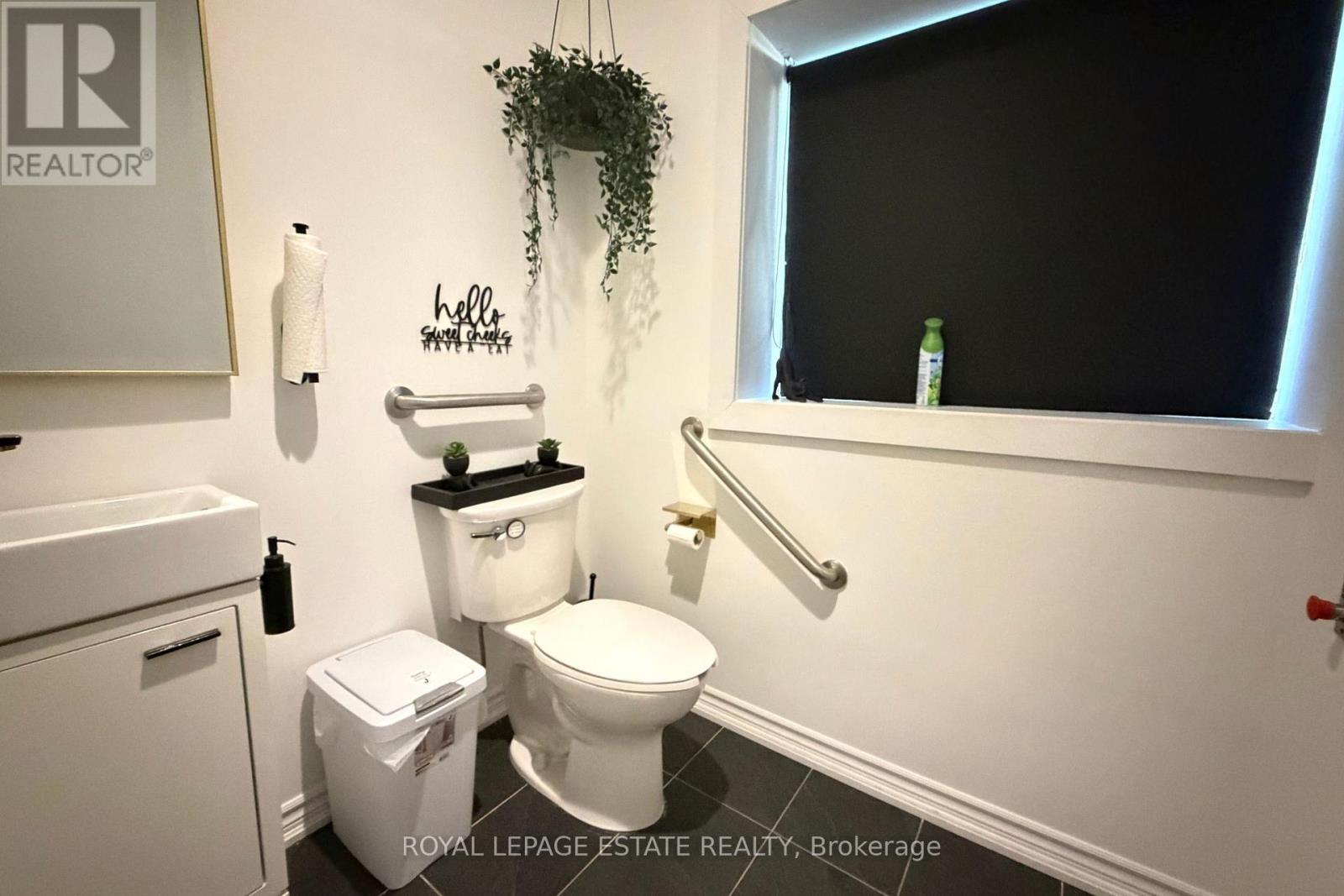 1144 Queen Street E Property Photo 7